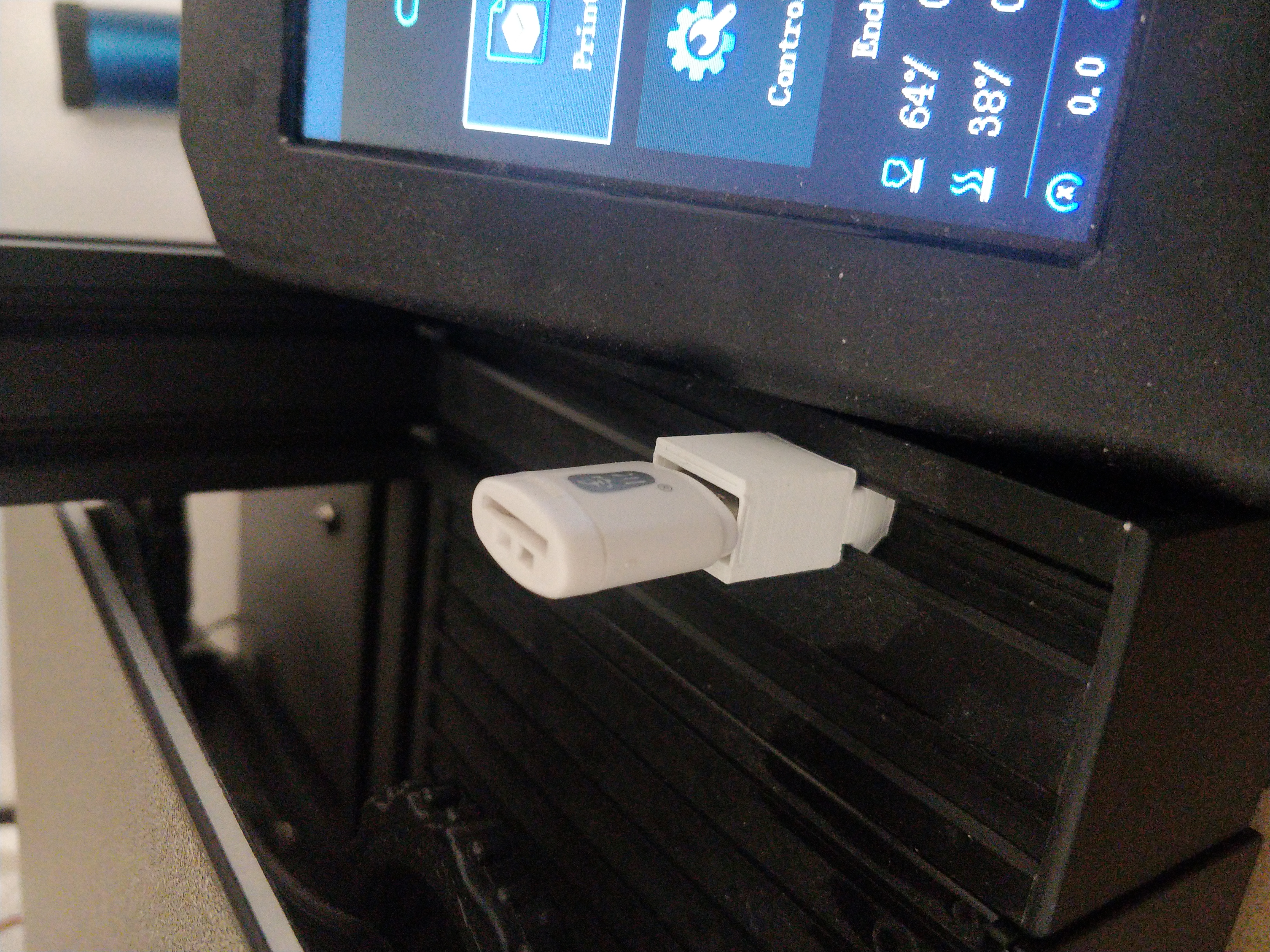 Vslot holder for usb-microsd adapter