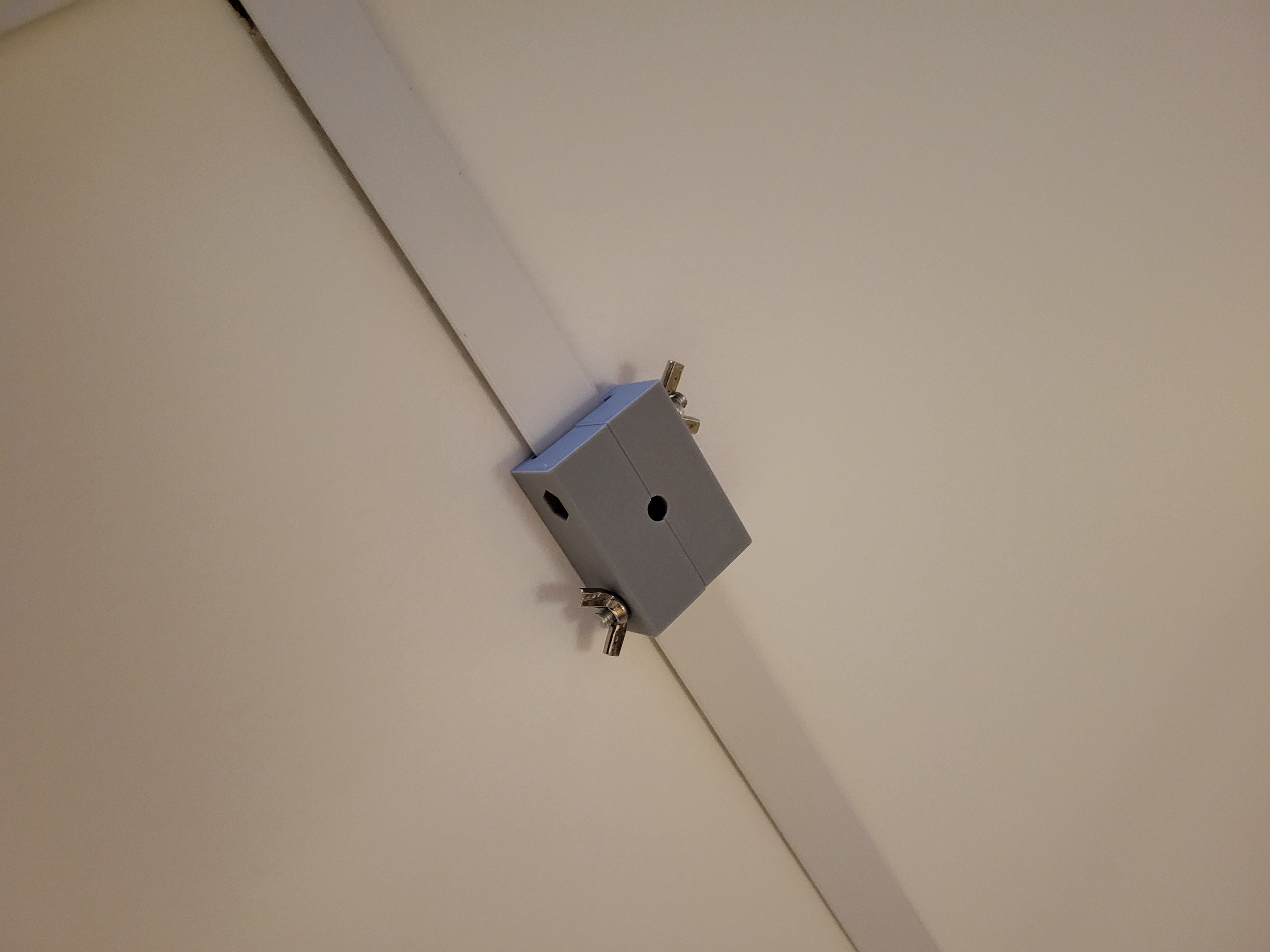 Miniatura 3 do modelo 3D Ceiling Hanger
