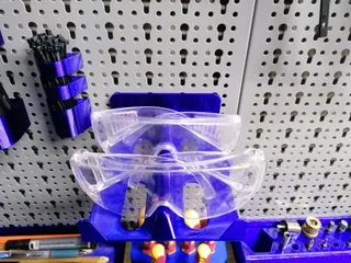 Držák na brýle pro děrovanou stěnu Mars Svratka - pegboard
