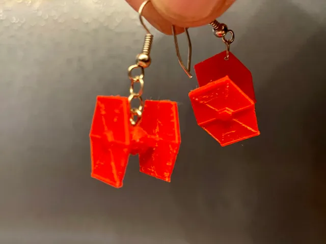 small tie fighter earrings / malé náušnice Tie Fighter