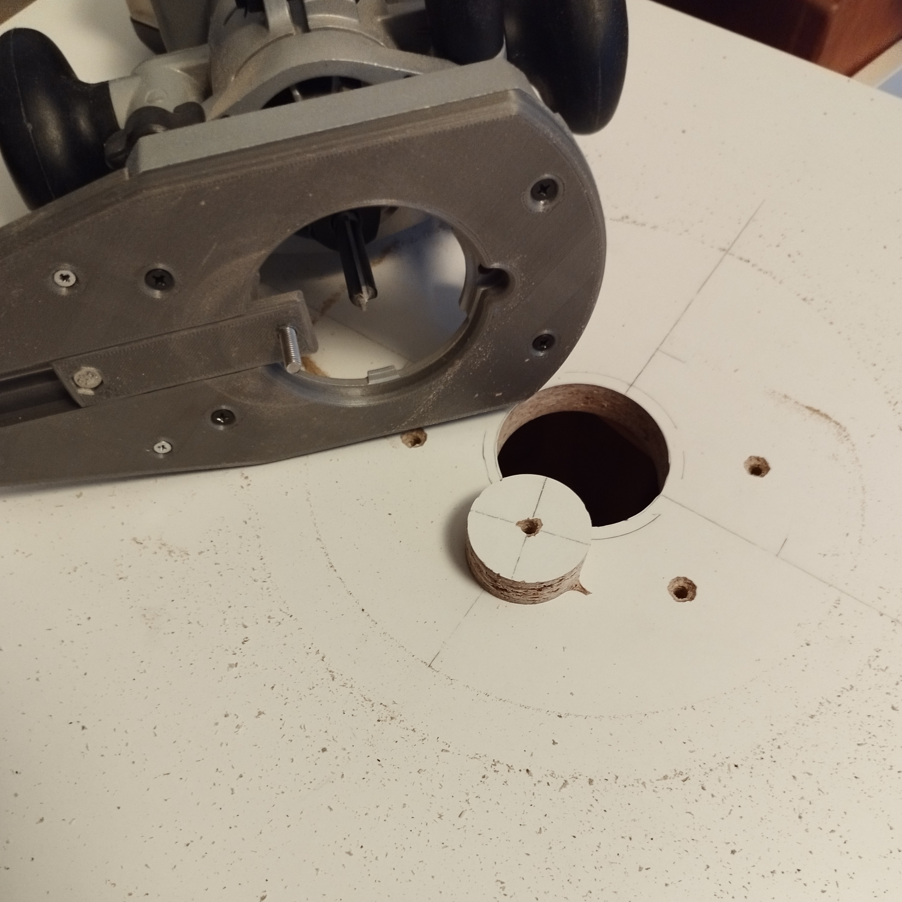 circlecutting jig for plunge base of Katsu routers by LucMeister