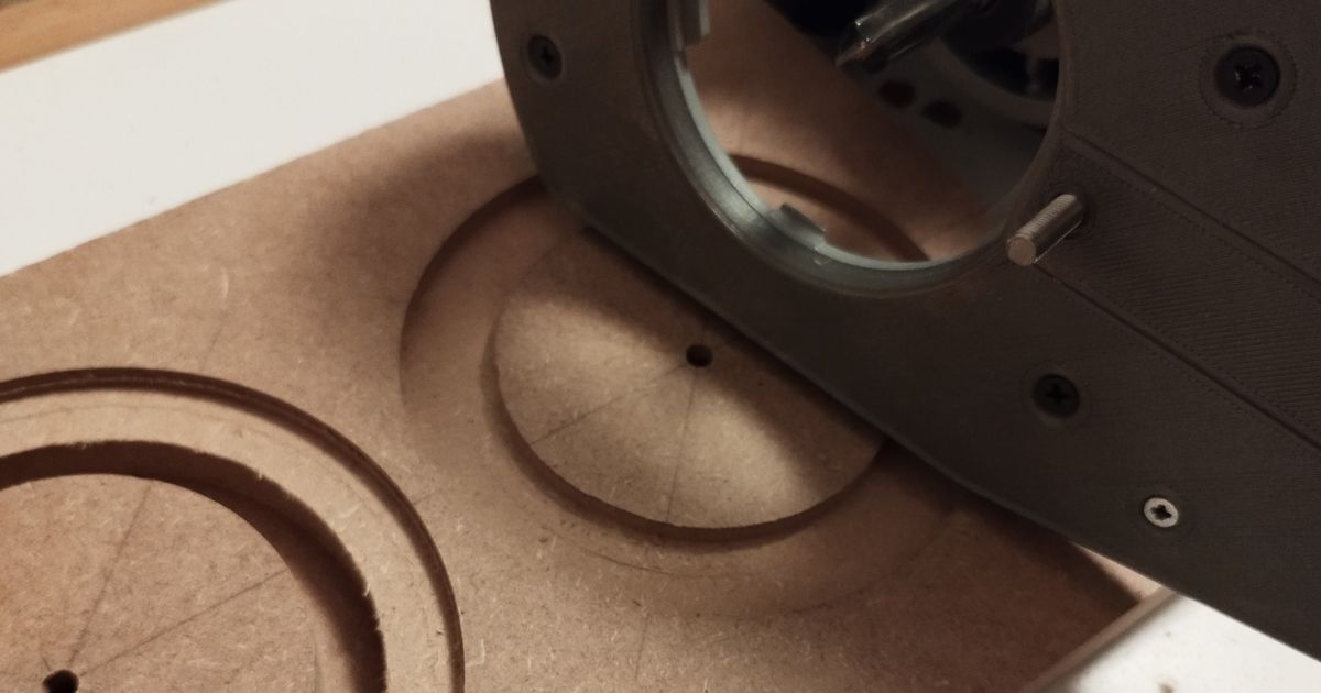 circlecutting jig for plunge base of Katsu routers by LucMeister