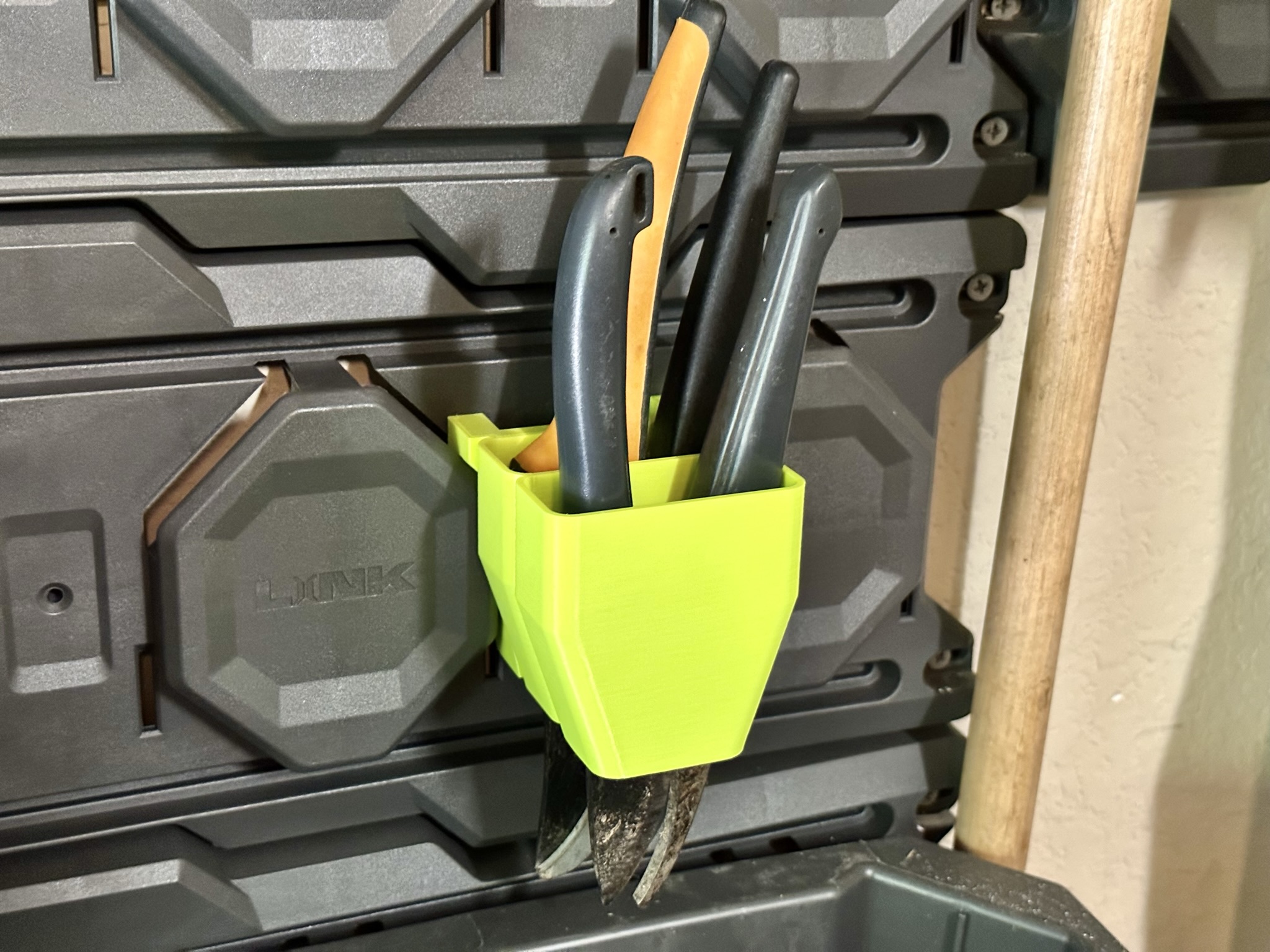 Pruning shears holder for Ryobi Link