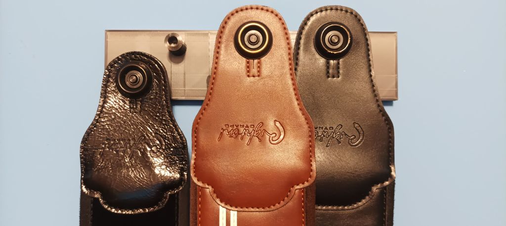 Dunlop strap lock wall hanger