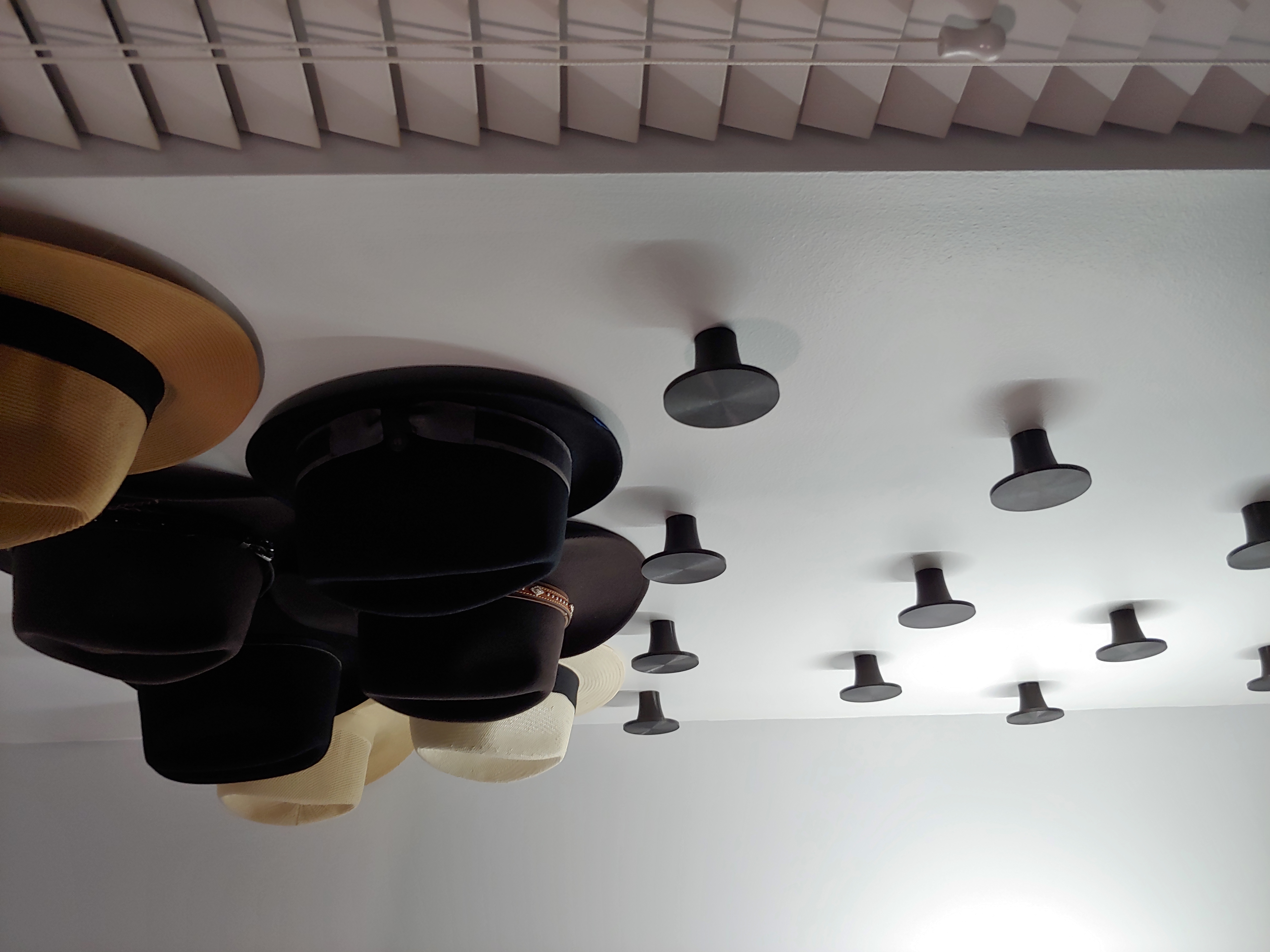 Hat Dot for wall mount