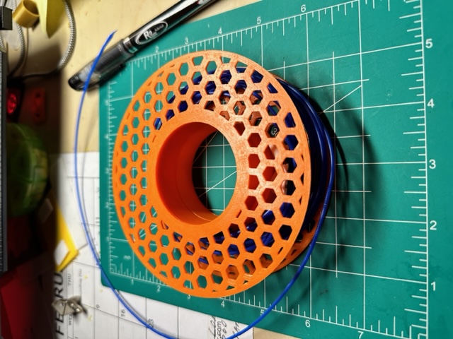mini reel with locking channel