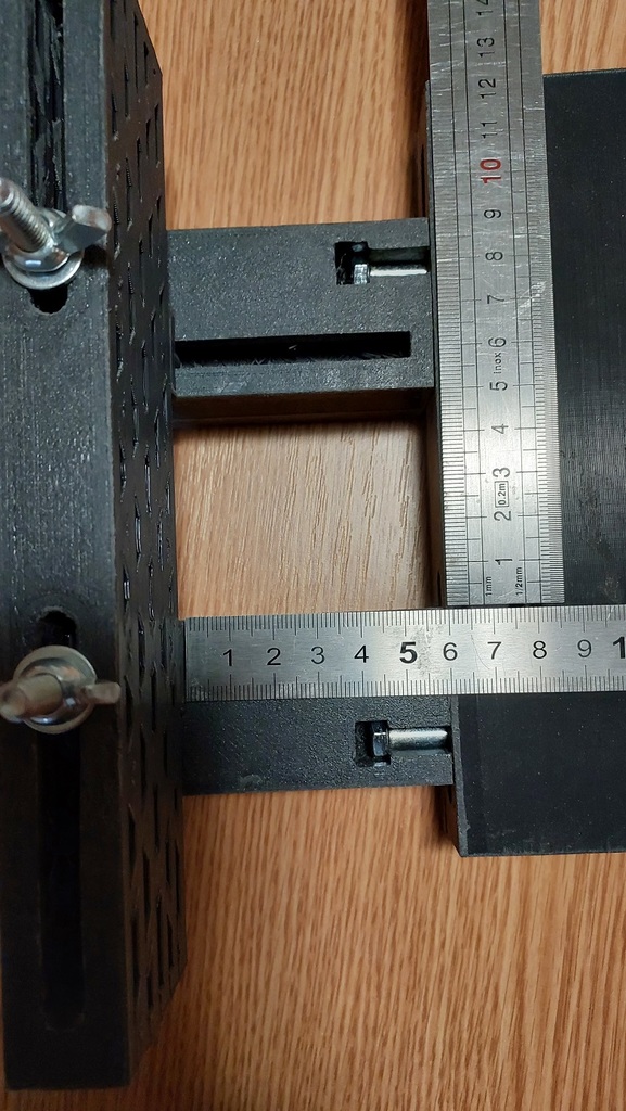 Adjustable hinges jig for router by Sorin B Download free STL model