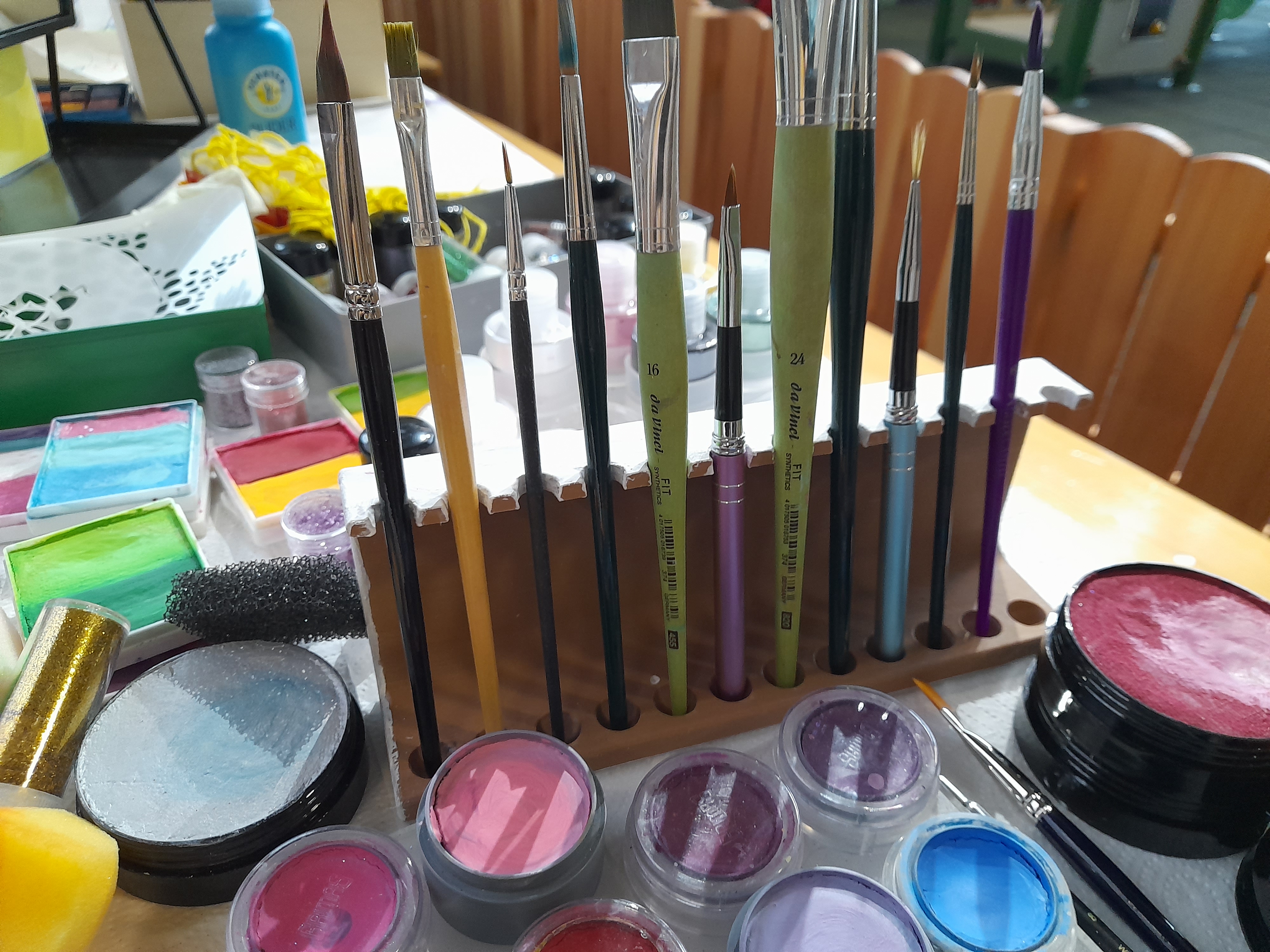 Holder for 12 brushes / painters / pencils or other utensils