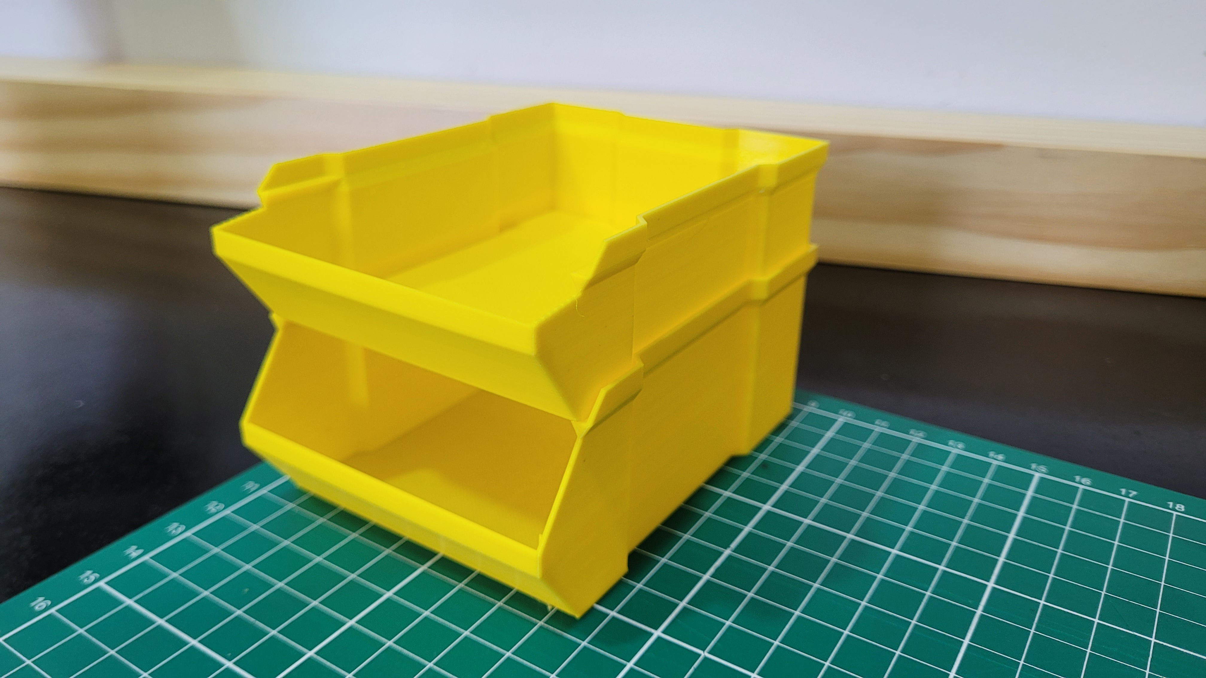 Miniatura 3 do modelo 3D Simple stackable box without dividers