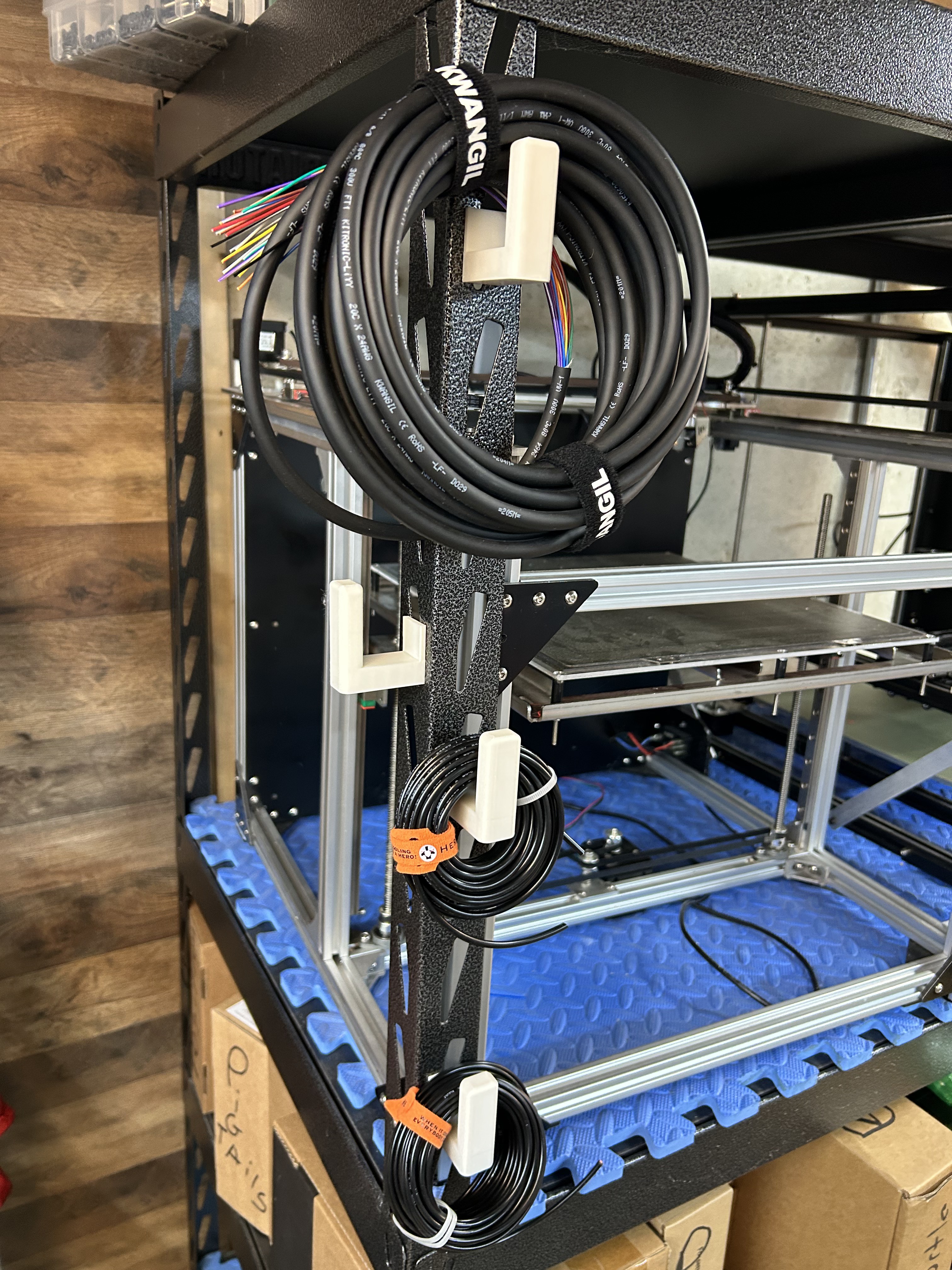 Gladiator shelf hook