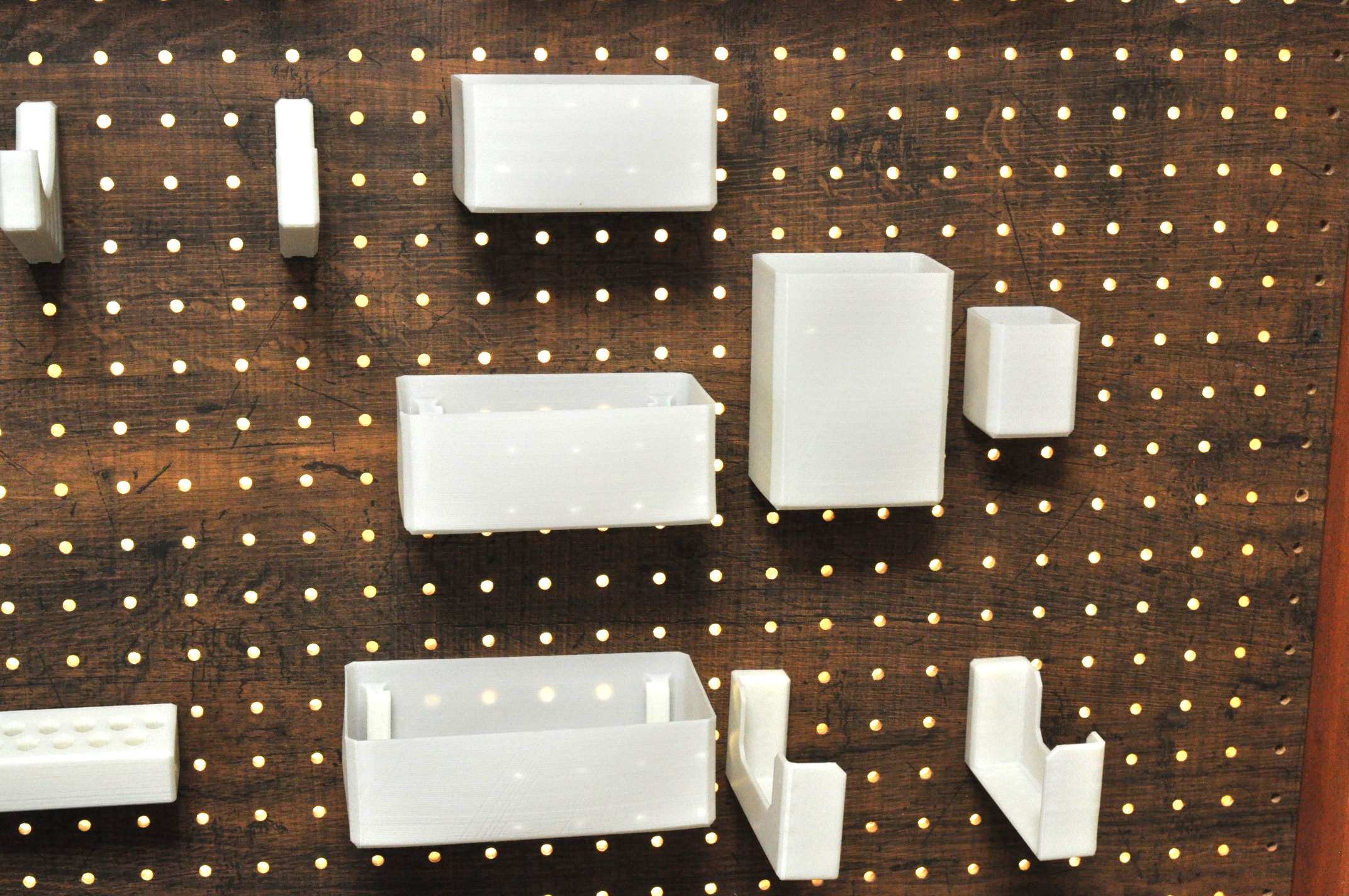 Pegboard storage box (vase mode)