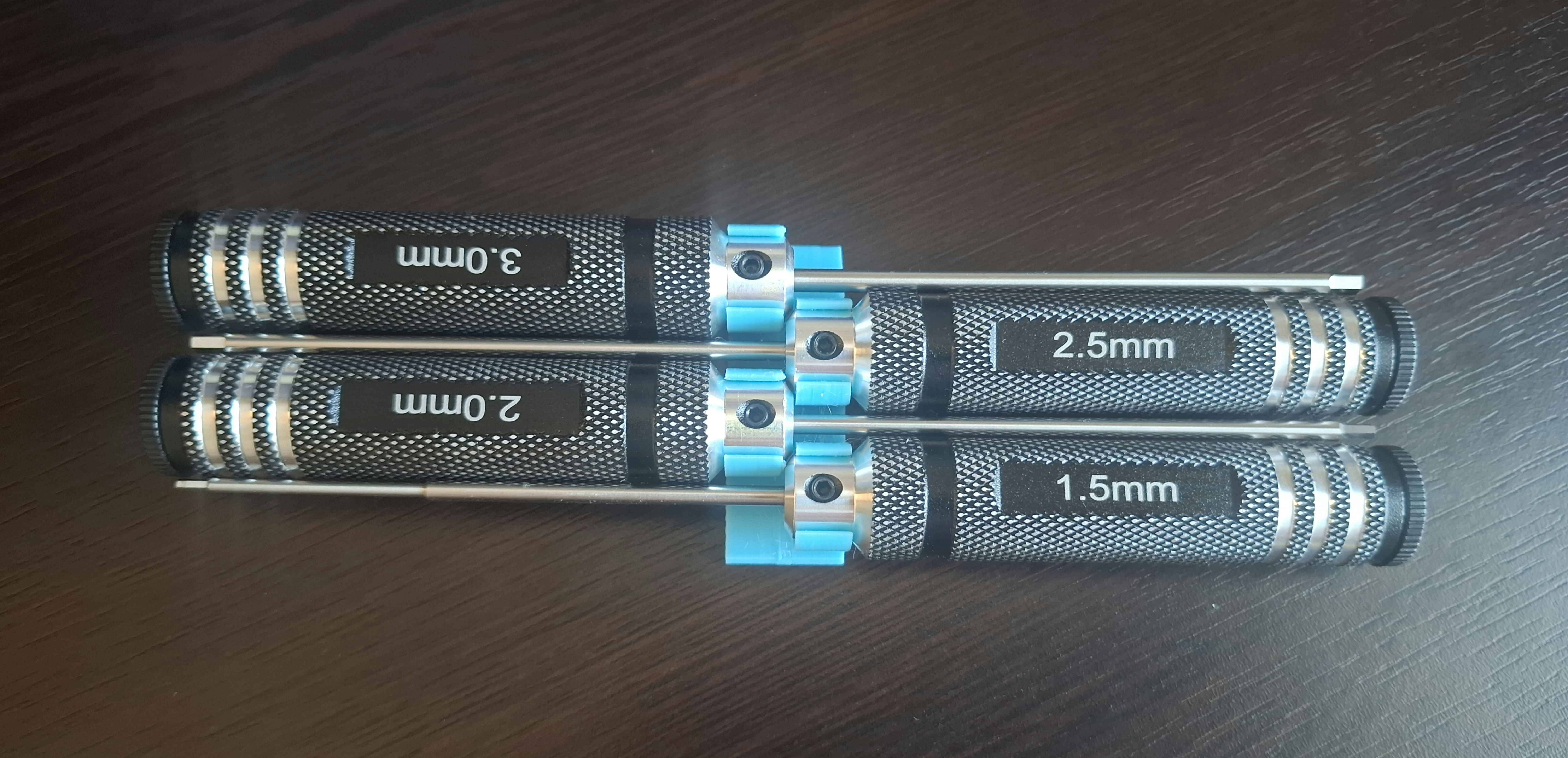 Compact hex driver holder