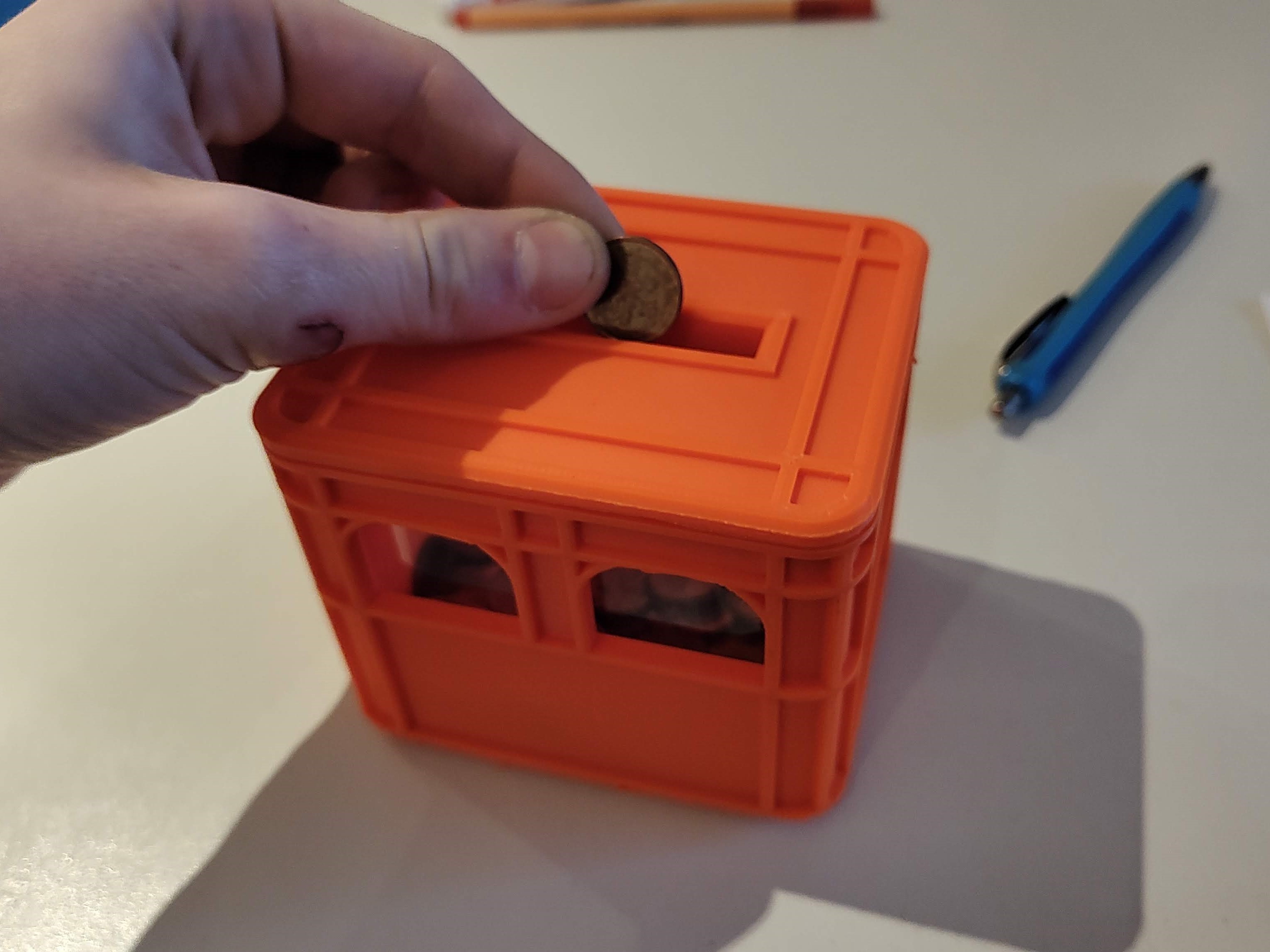 Piggy bank beer crate toppart
