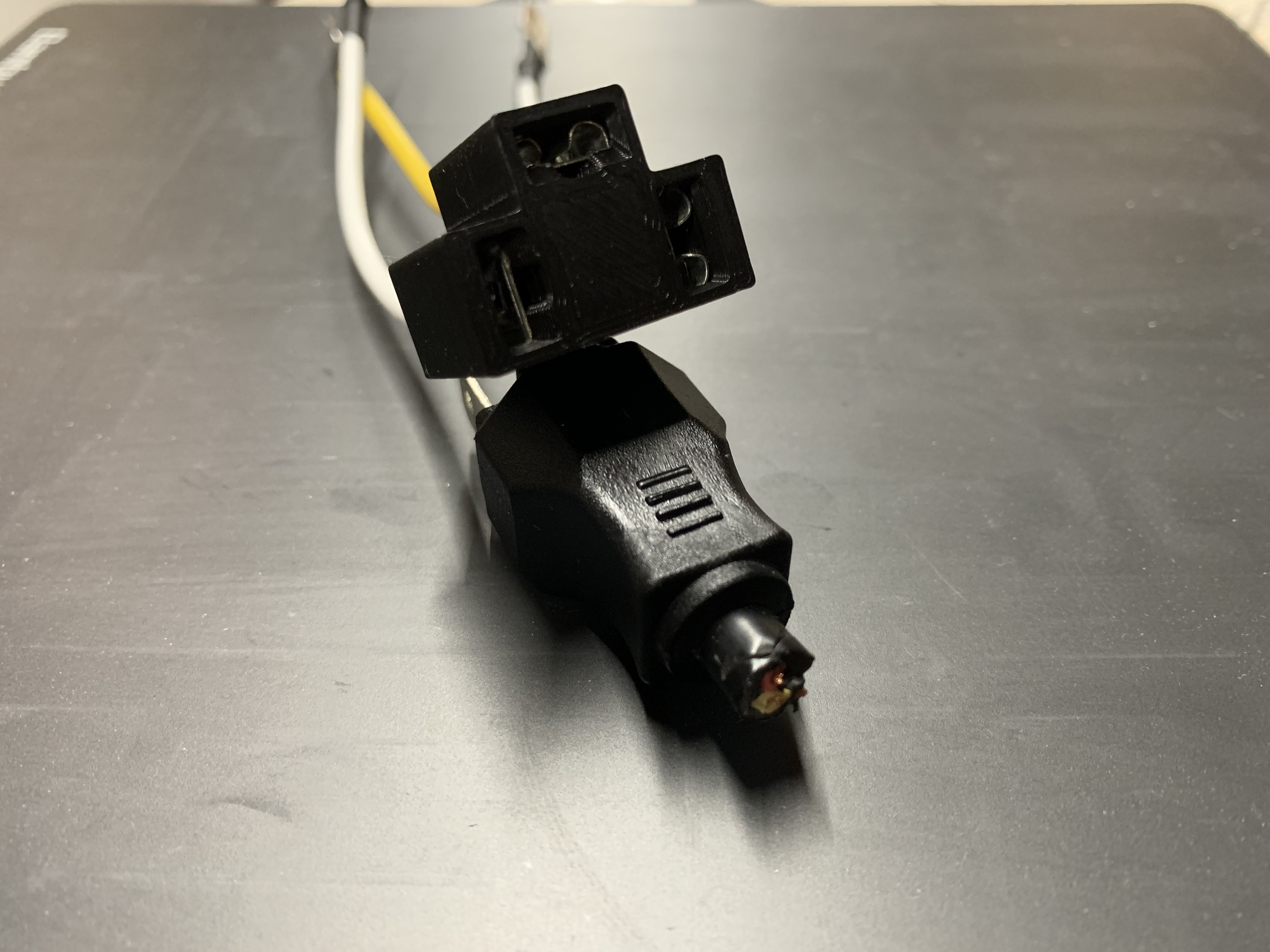 H4 style headlight plug adapter
