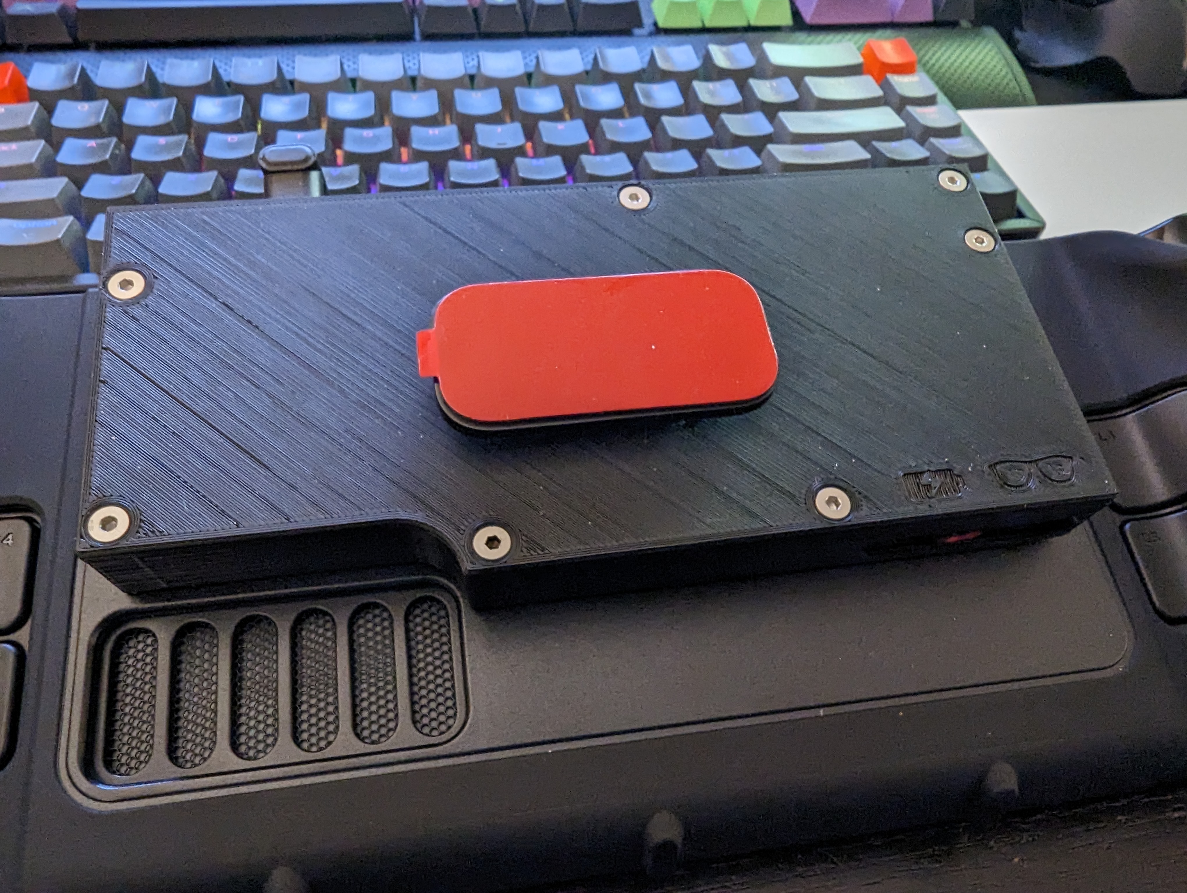 Miniatura 2 do modelo 3D Steamdeck RedMagic Project Killswitch Backpack cover with deckmate