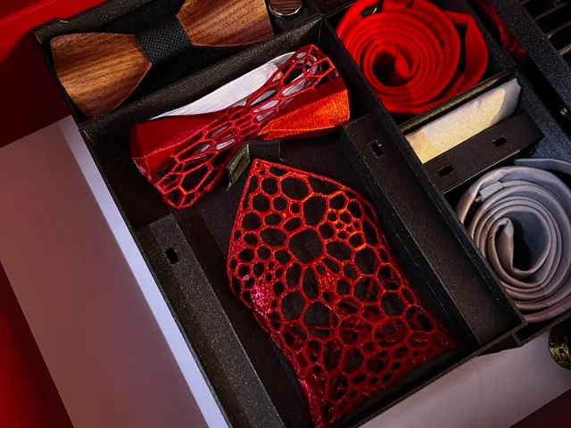 Stackable box for 3D organic bowtie