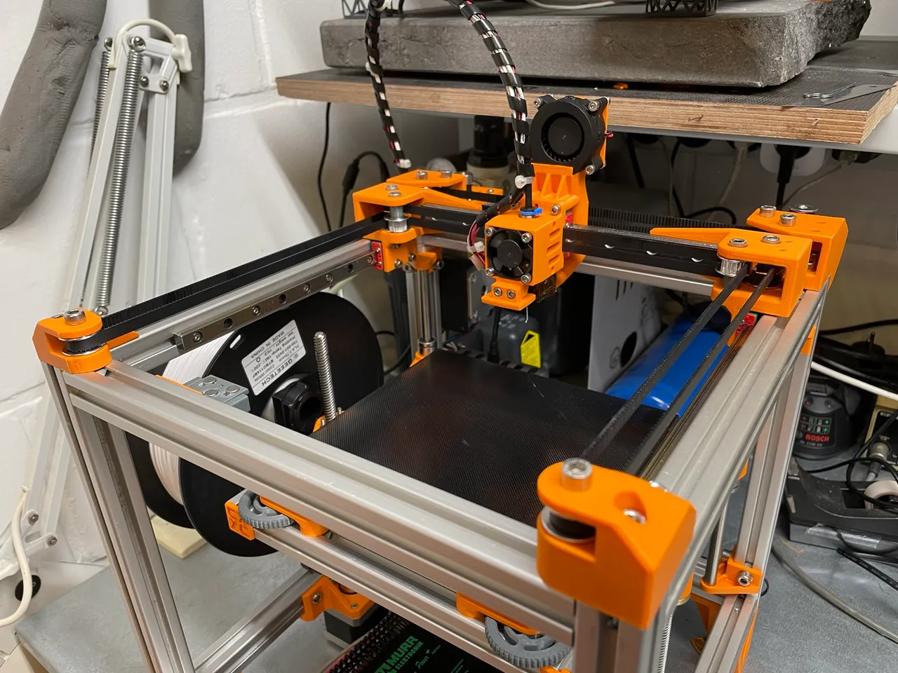 CoreCubeXY - A 3D-Printed Core-XY 3D-Printer by Tim Wieder
