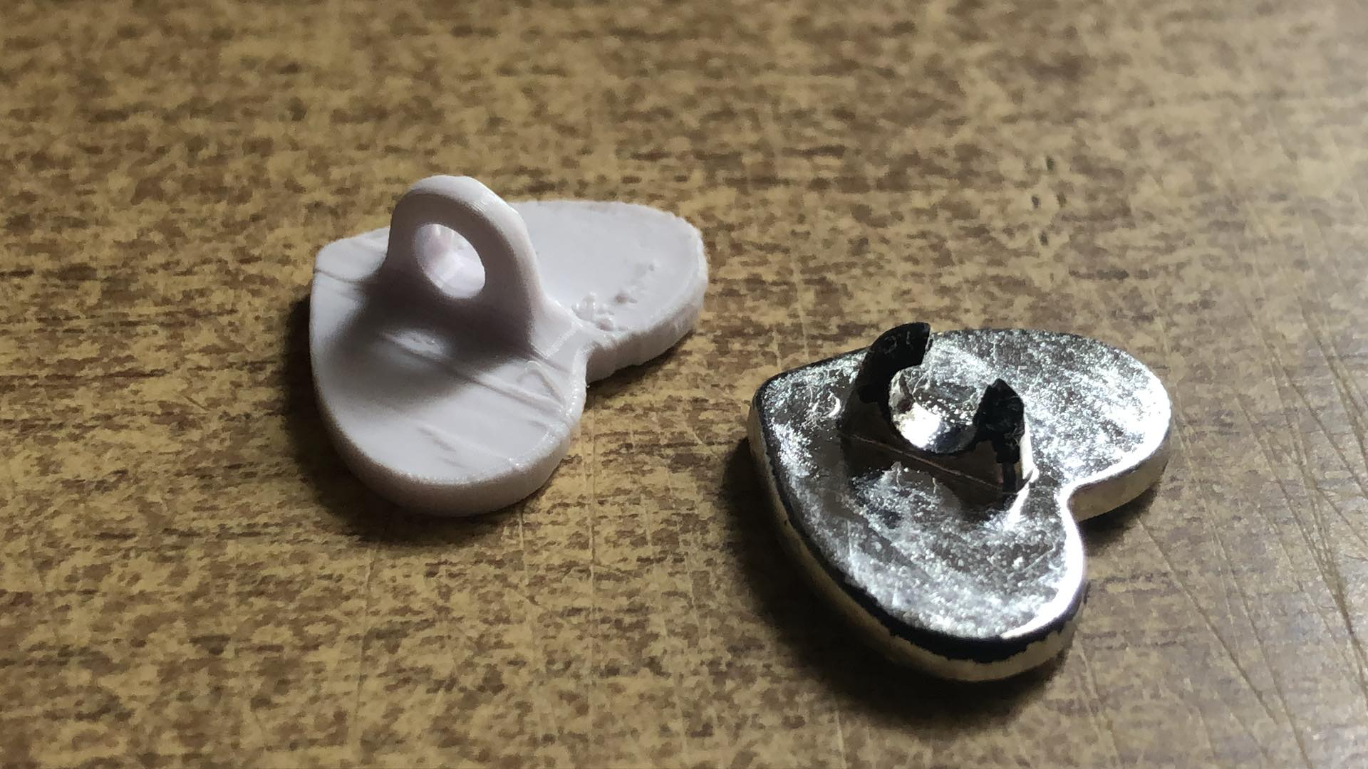 Miniatura 2 do modelo 3D Decorative Heart Button