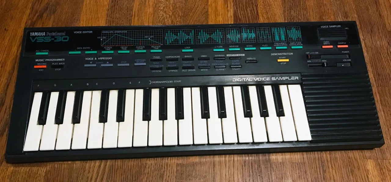 YAMAHA VSS-30 Keyboard battery cover by RetromanIE | Download free