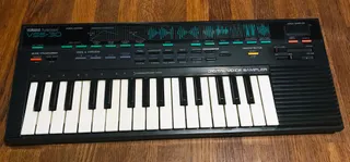 YAMAHA VSS-30 Keyboard battery cover