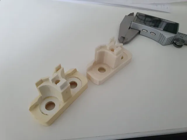 Shower screen hinge