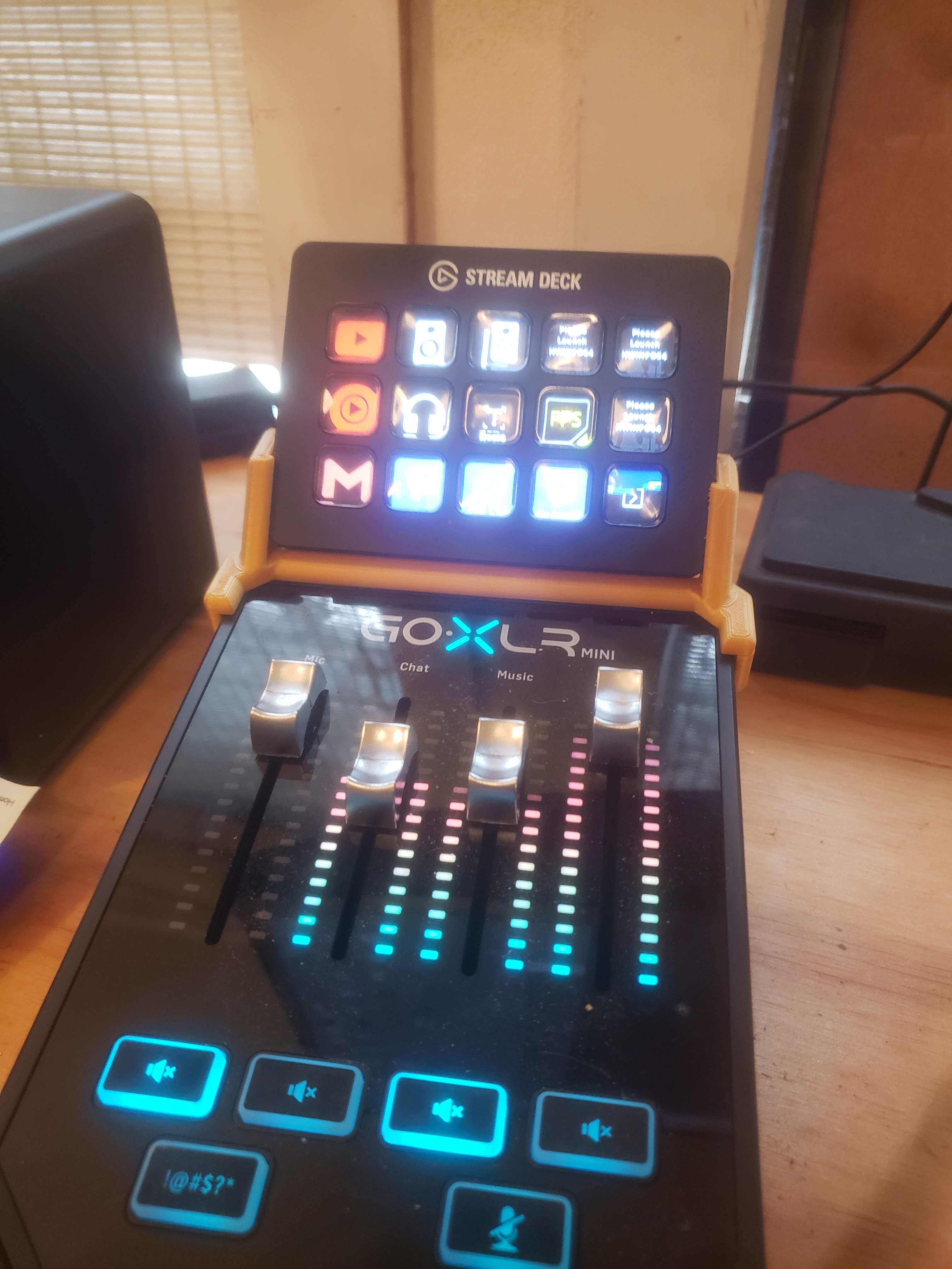 StreamDeckGOXLR Mini Bracket by J D Download free STL model