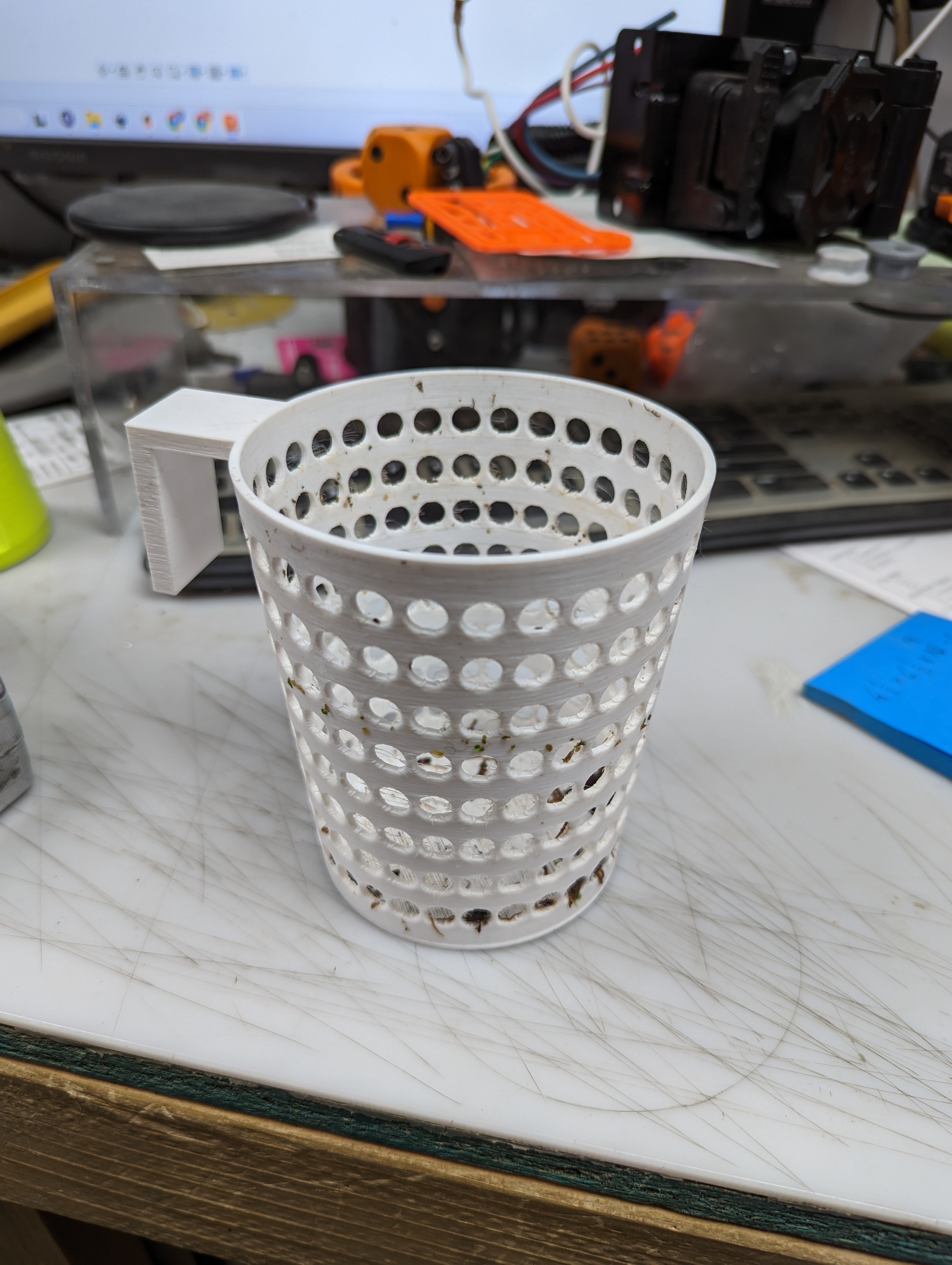 Fish tank plant pot by Matthew Barton Download free STL model