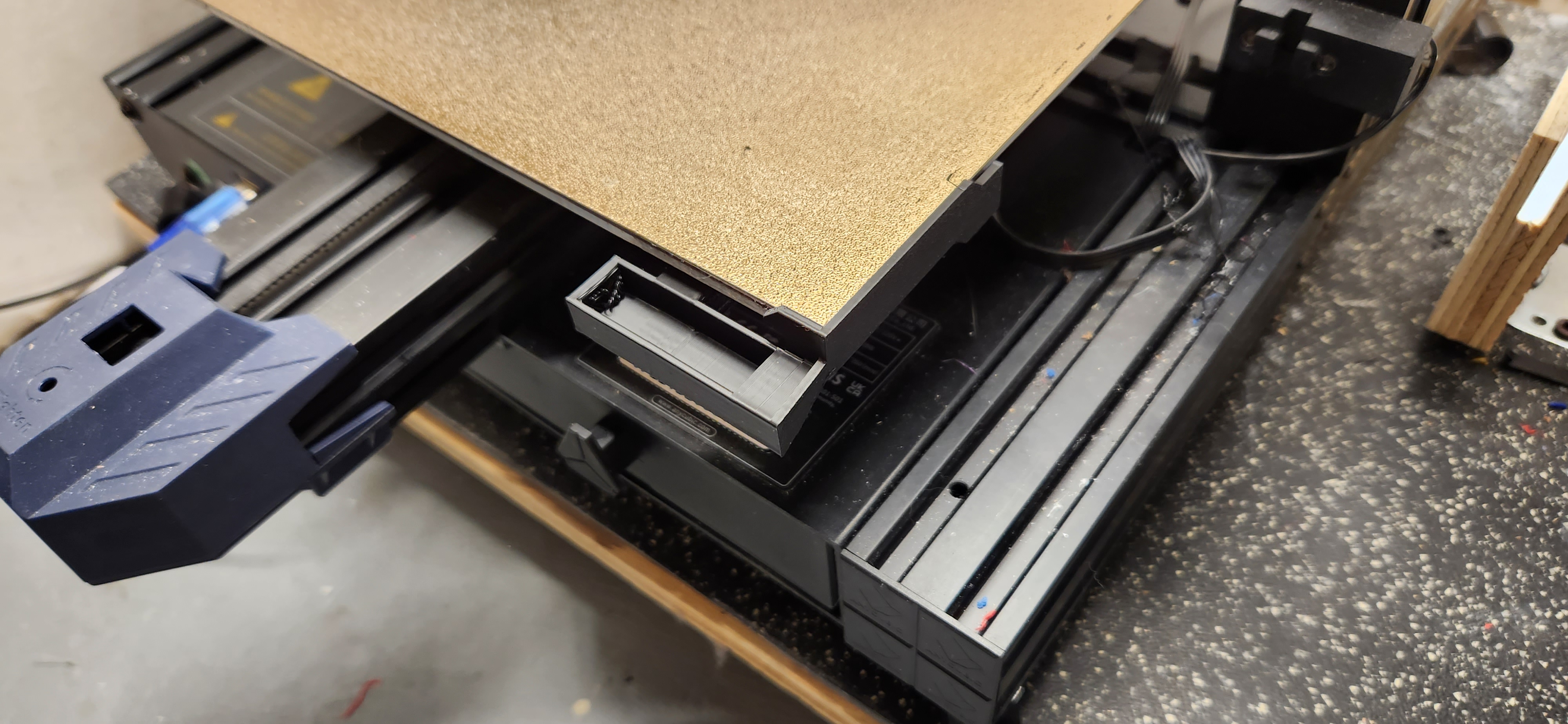 Front platform guide with nozzle cleaning brush for Anycubic Vyper by