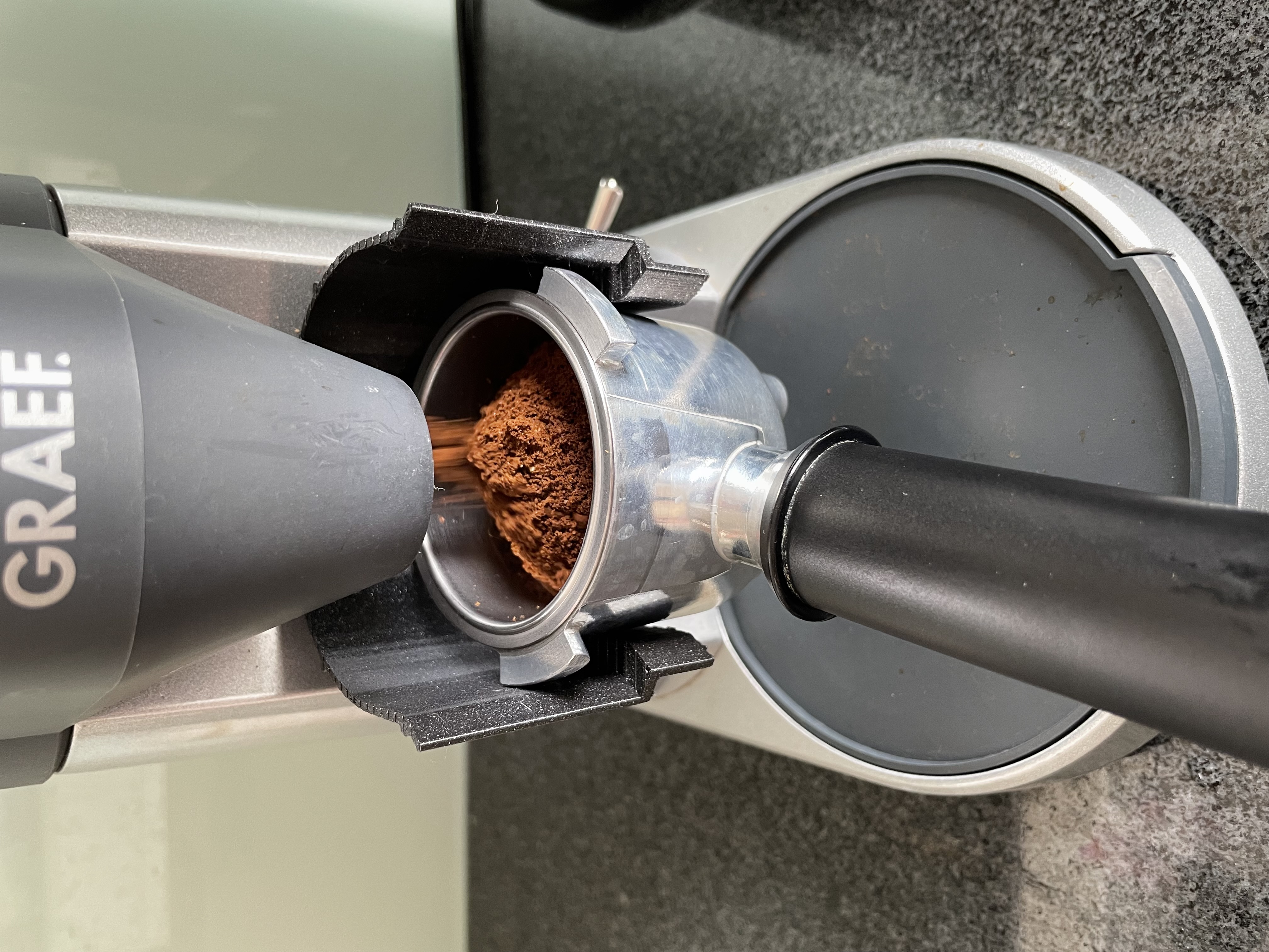 Graef CM800 Advanced portafilter holder with splash guard