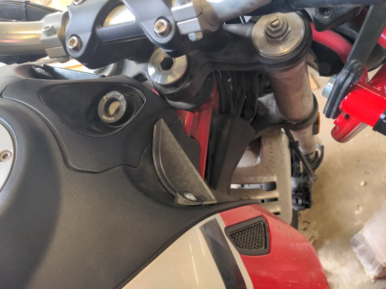 Moto Guzzi V85TT anti-turbulence deflector by Robin, Download free STL  model