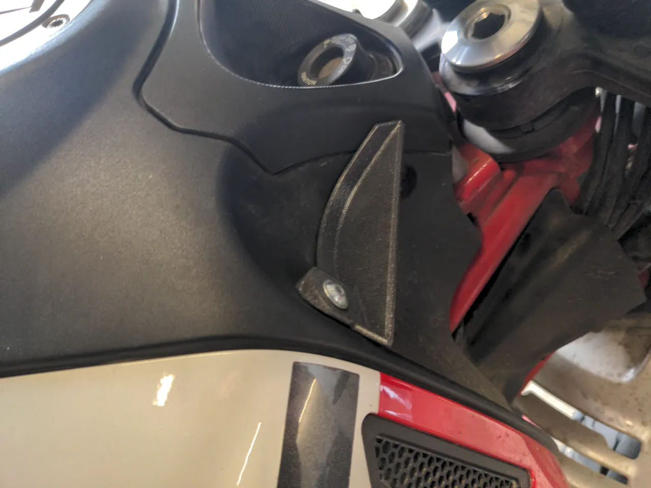 Moto Guzzi V85TT anti-turbulence deflector by Robin, Download free STL  model