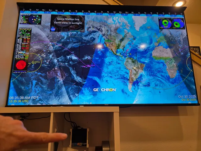 Geochron Atlas Wall Mount