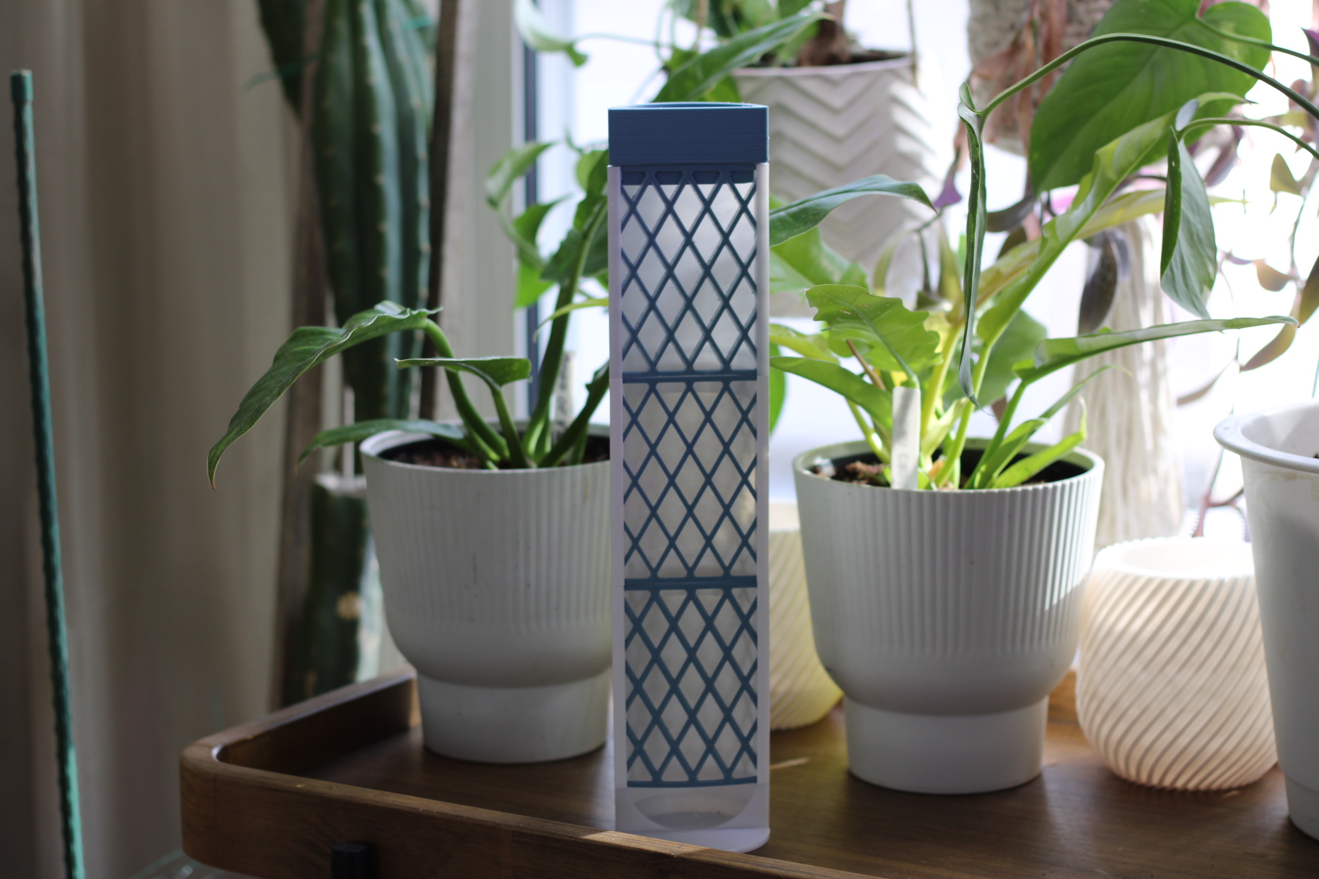 Self watering moss pole