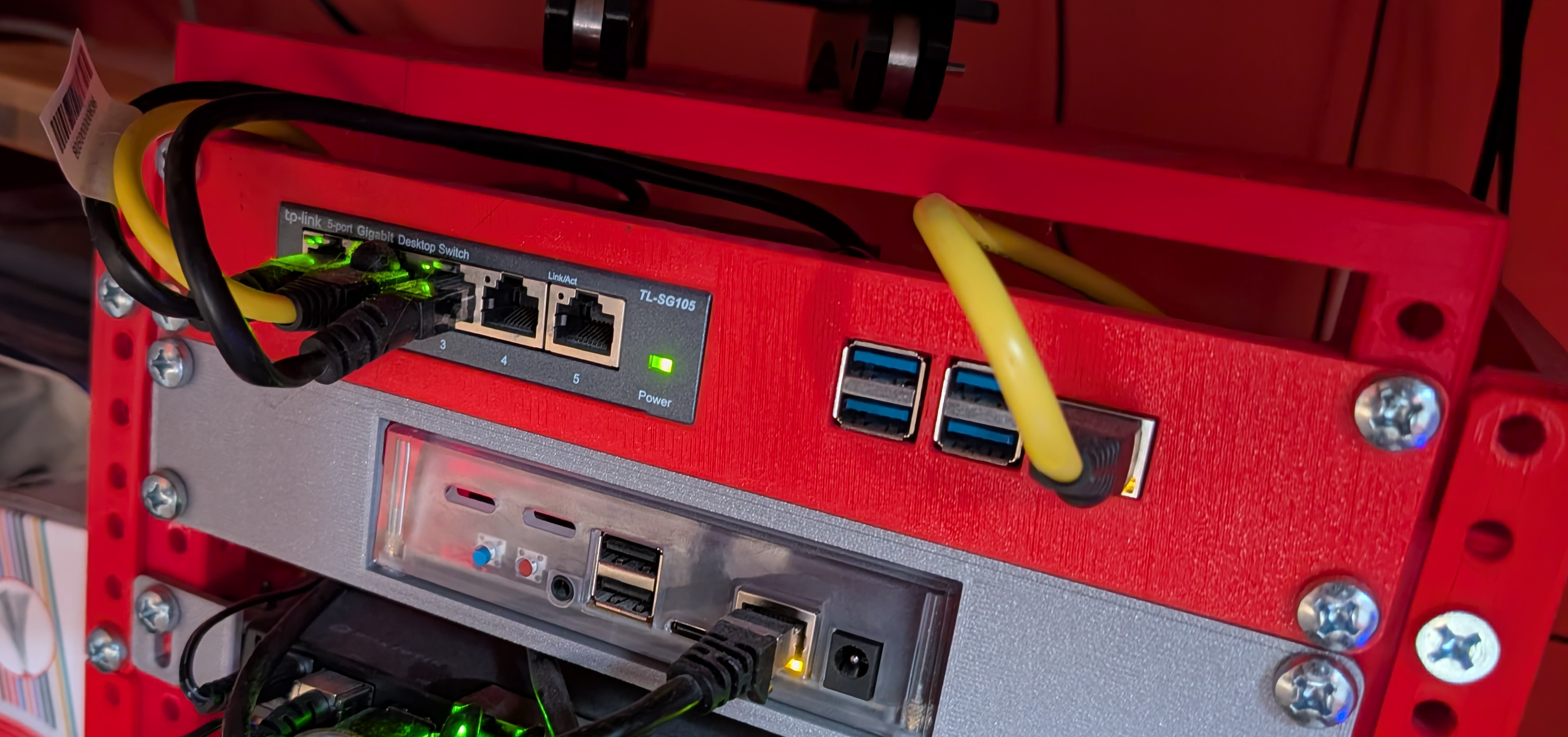 10" rack mount Tp-Link SG105 and PI4