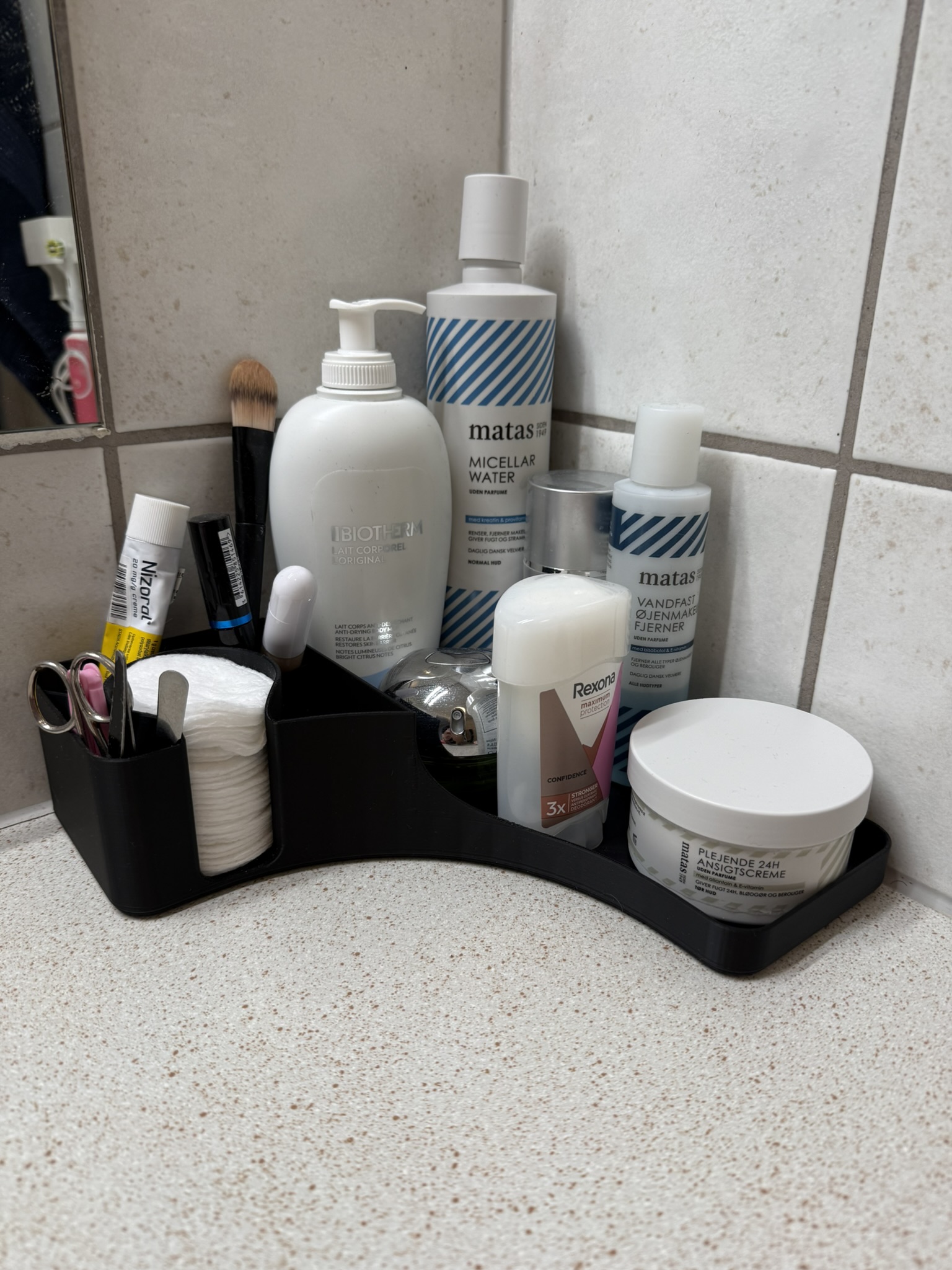 Bathroom organizer