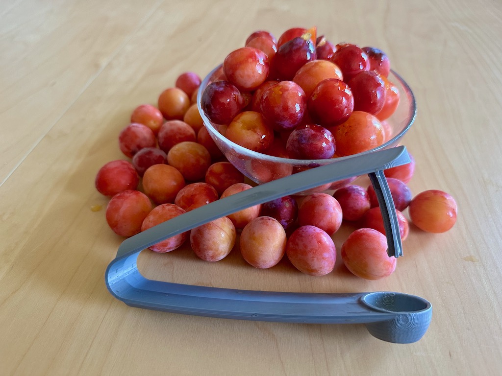 Cherry pitter pit remover