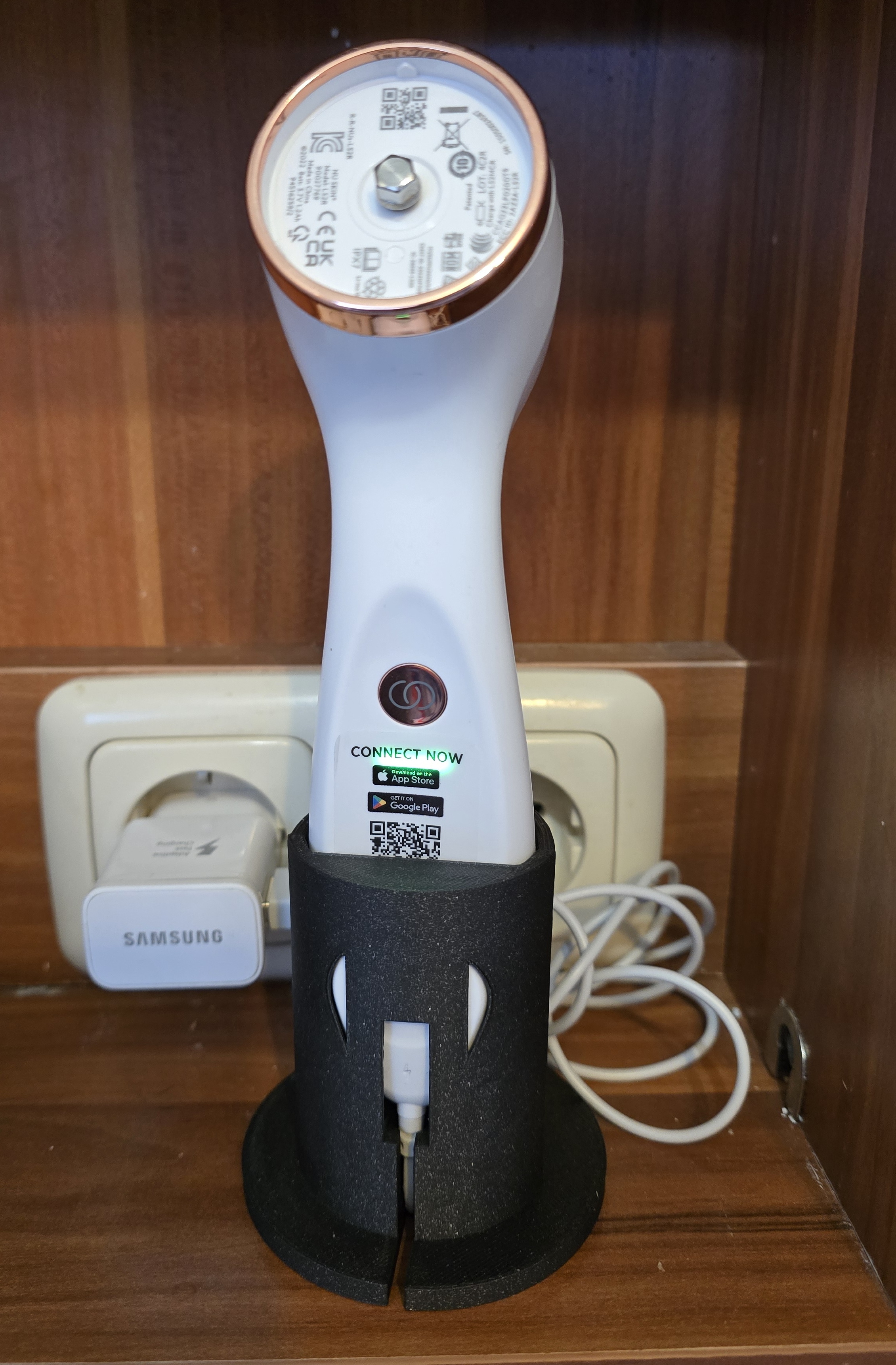 Stand für LumiSpa IO und Ladegerät 3D model