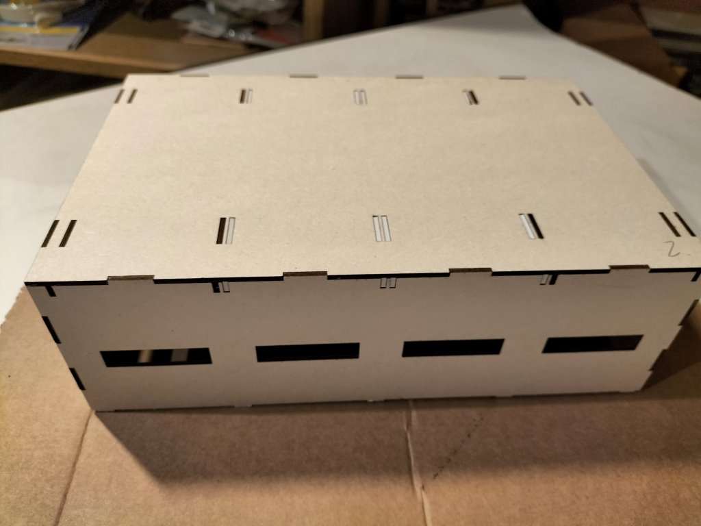 Lasercut & 3D-Print - Fahrzeughalle mit beweglichen Rolltoren H0 / 1:87