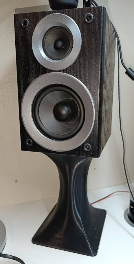 Speakerstand for desktop