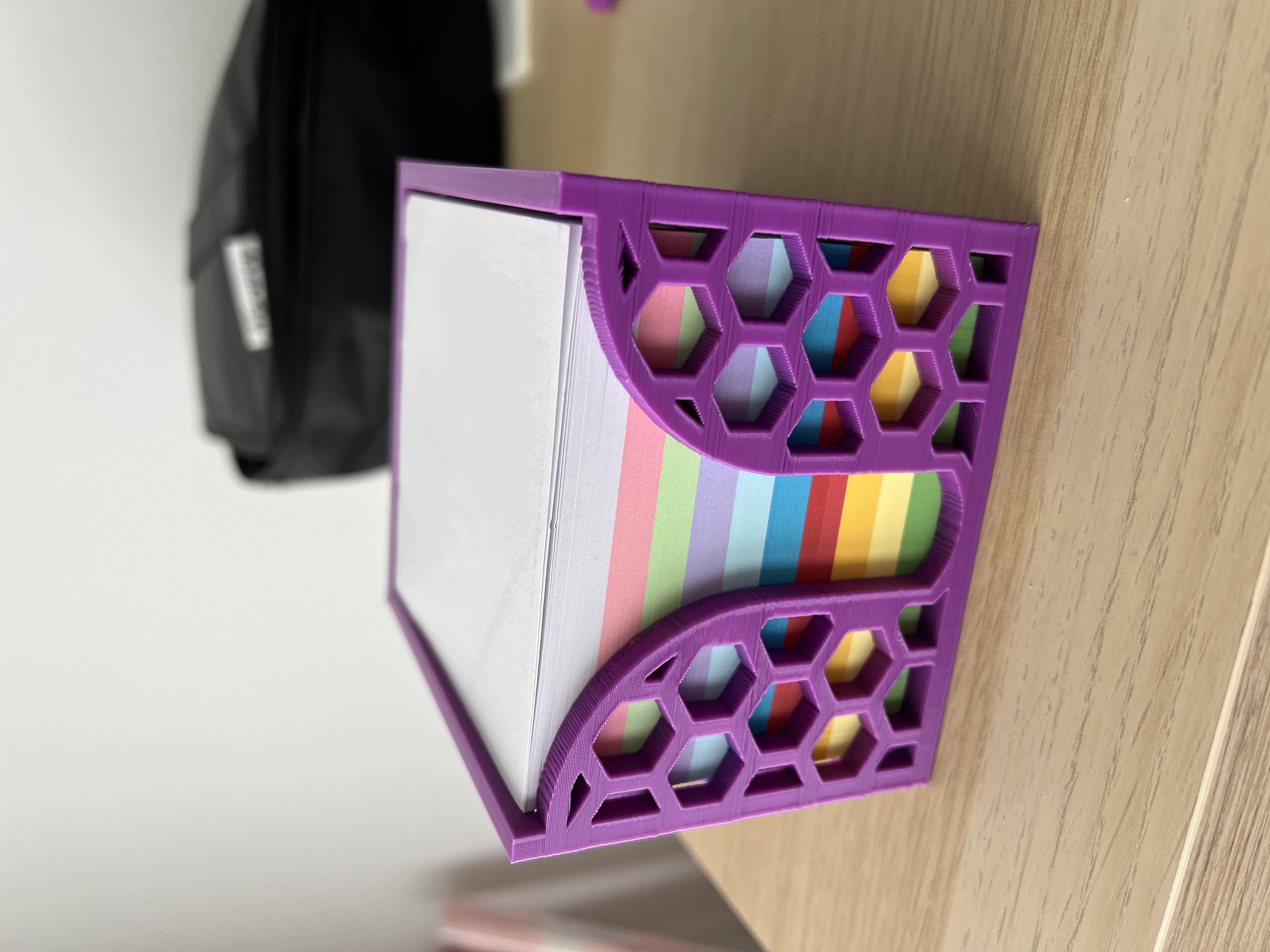 Note-holder honeycomb look Hex pattern