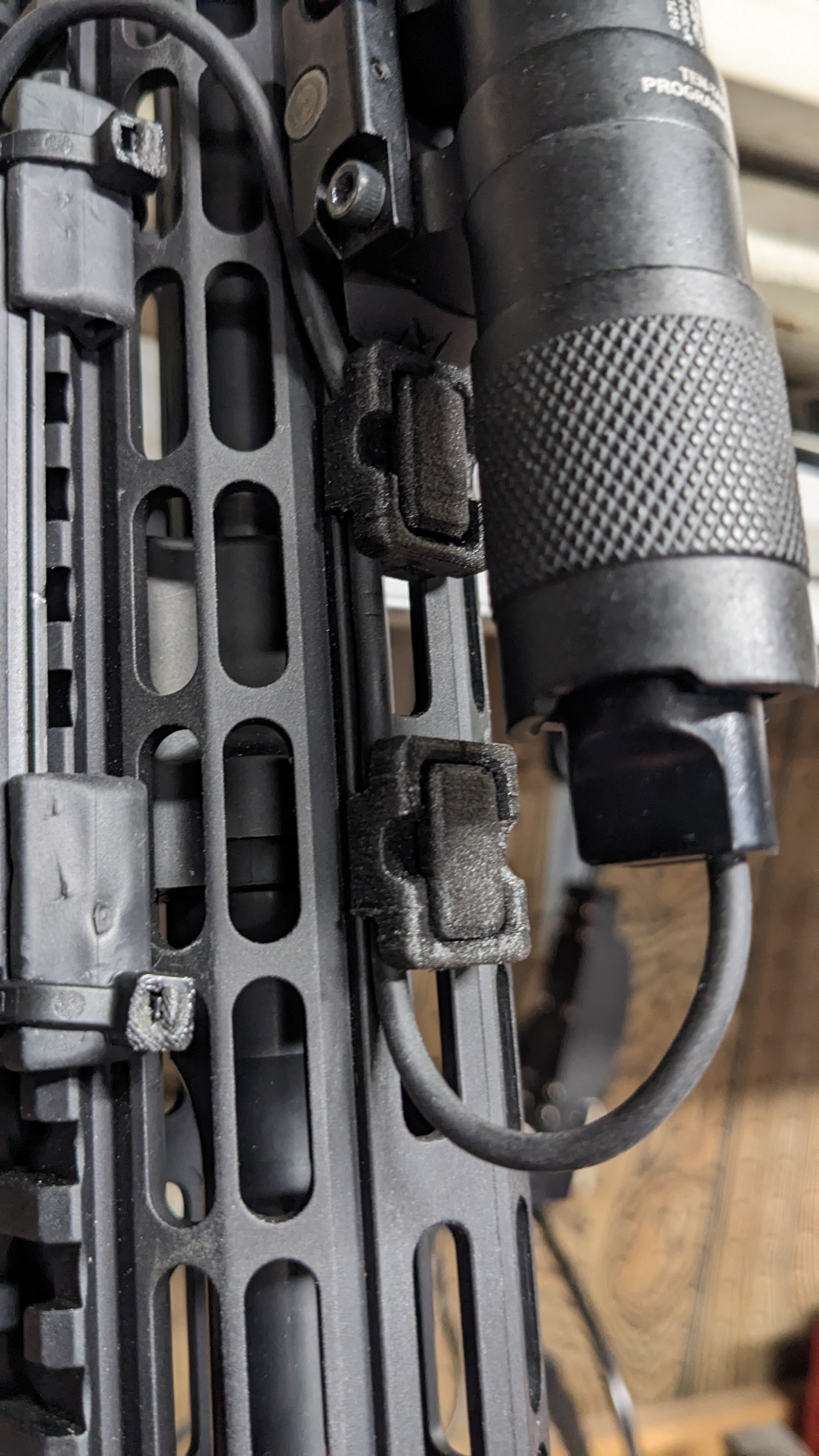 Toolless M-LOK Wire Control Guides