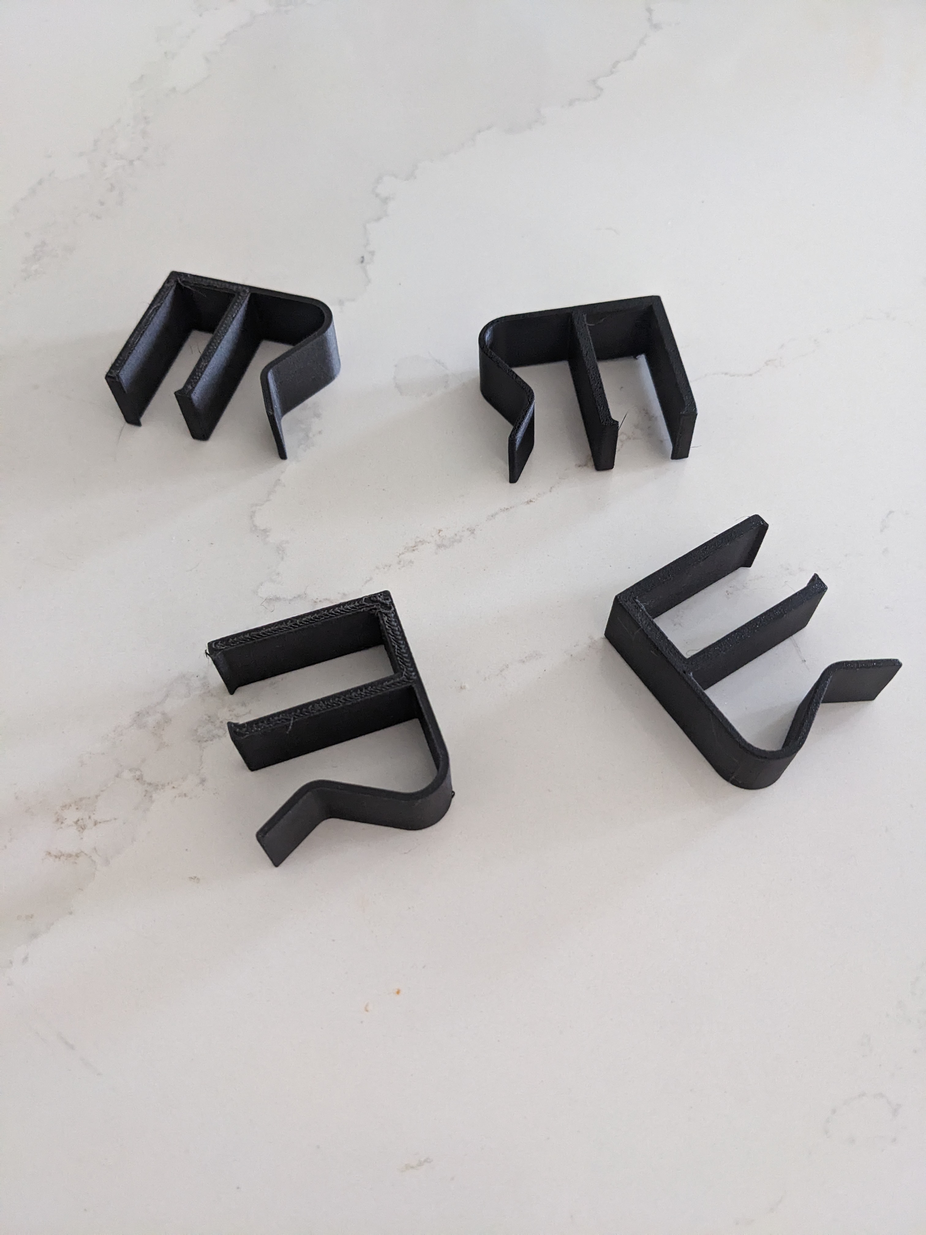 Uplift desk cable clip