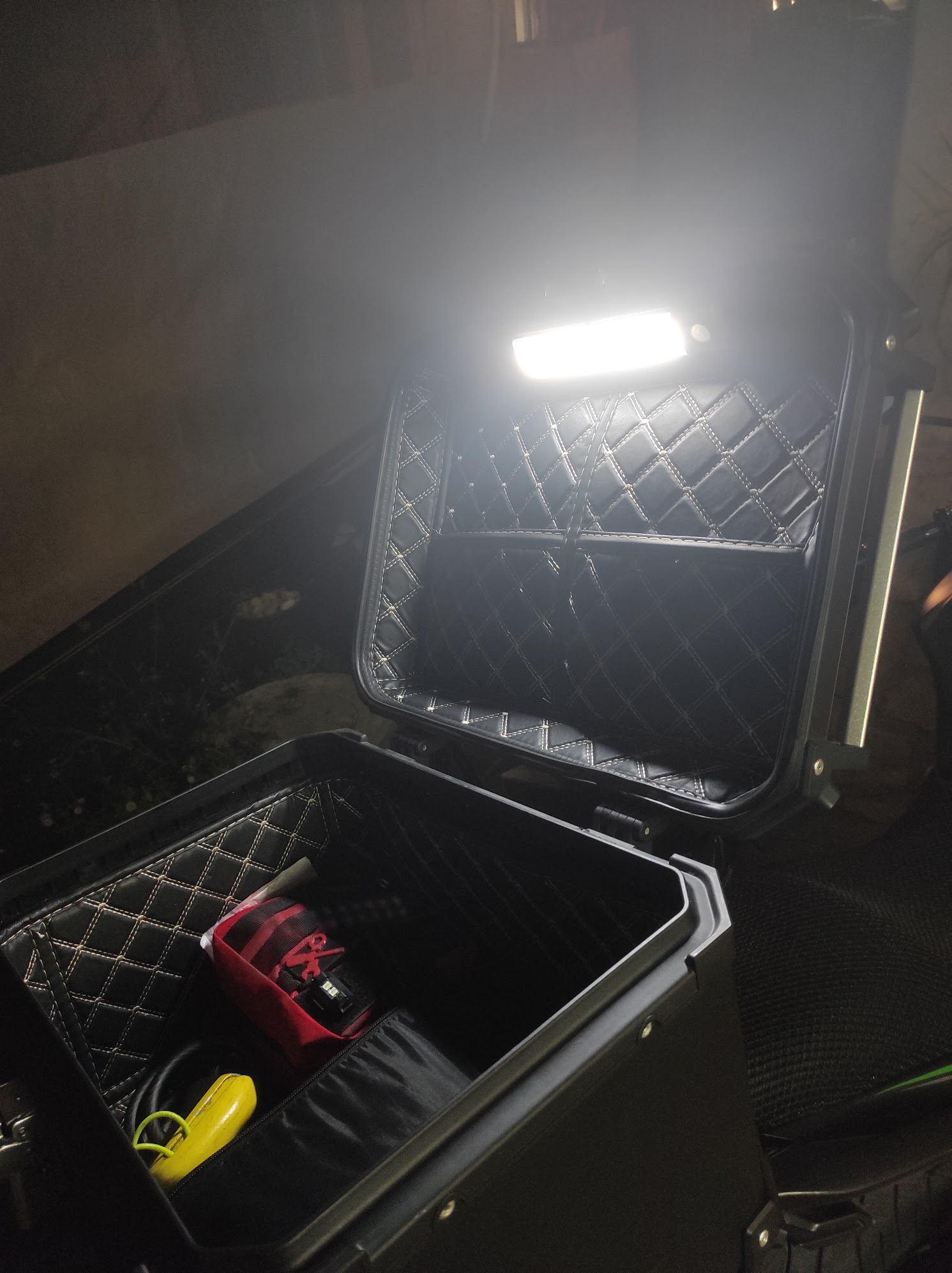 BoxLightHolder