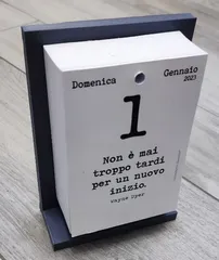 Calendario Geniale Table Stand da GattoViziato, Scarica il modello STL  gratuito