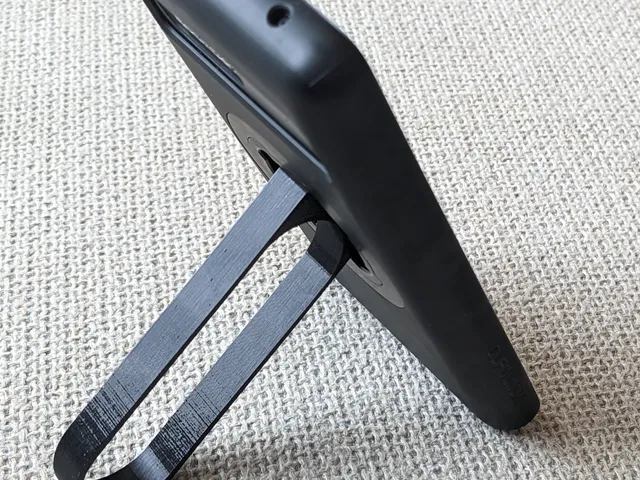 Minimalistic Phone Stand for Quad Lock Cases