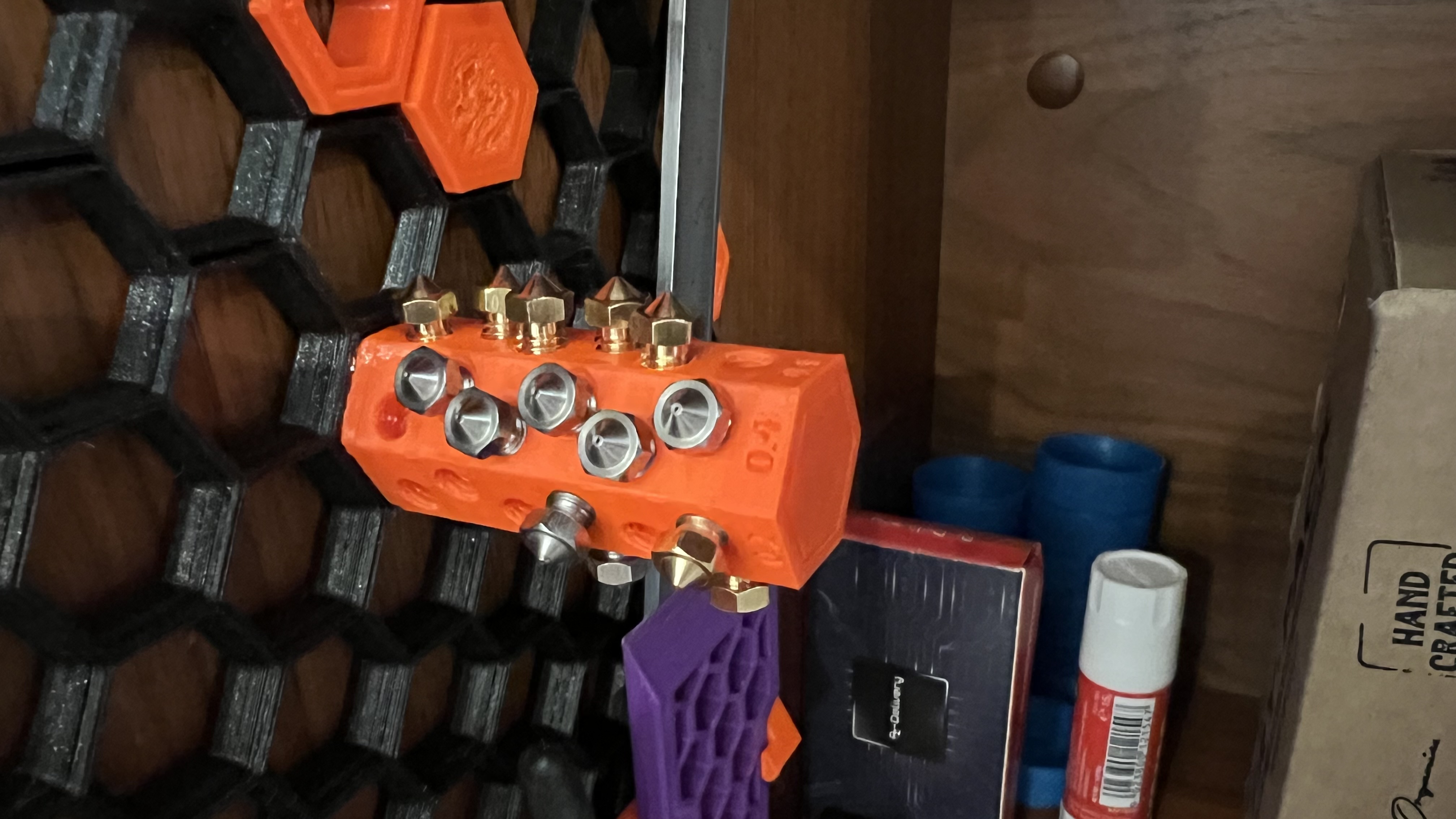 Honeycomb nozzle holder
