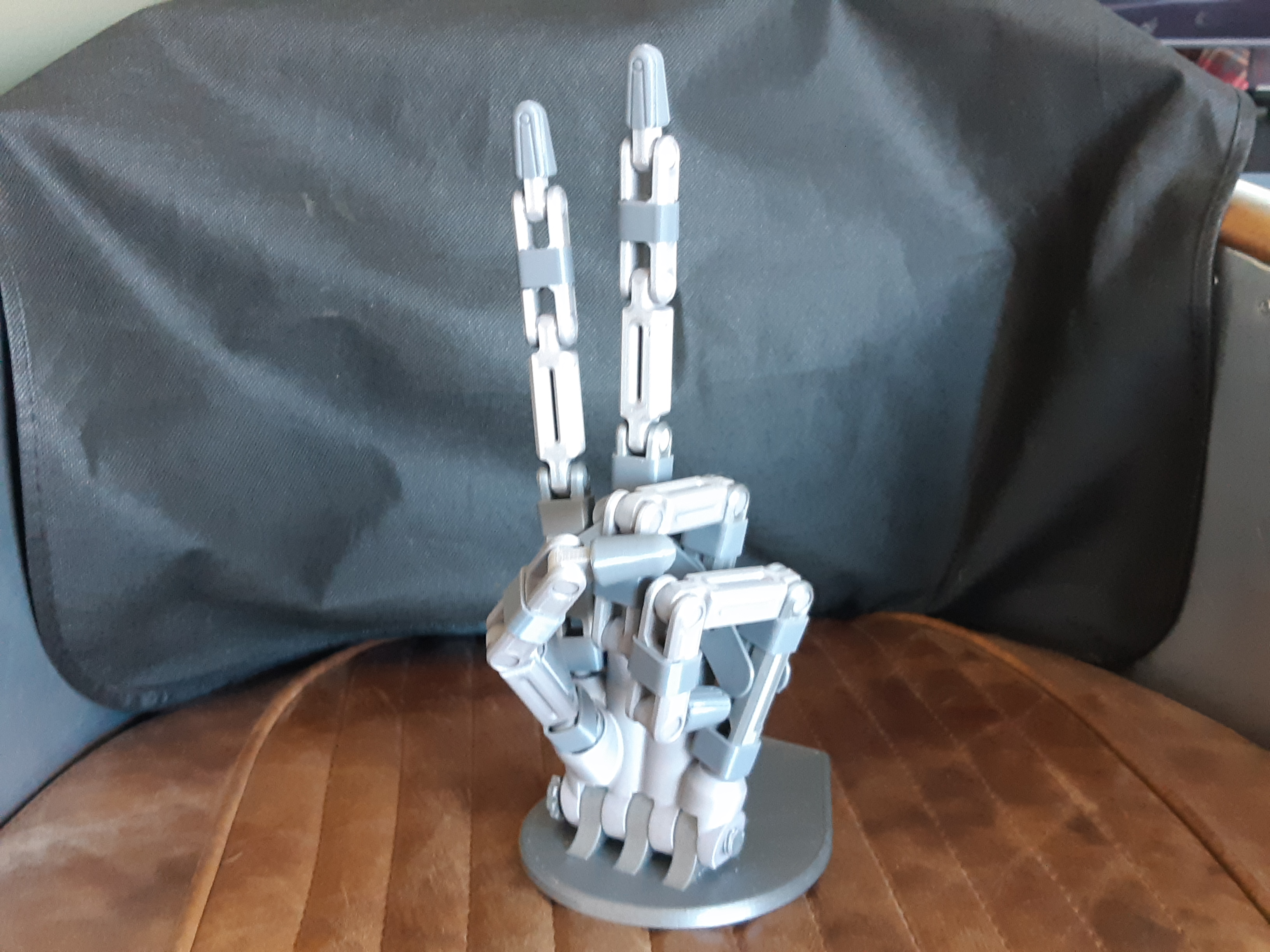 Miniatura 3 do modelo 3D Robot Hand - Stand