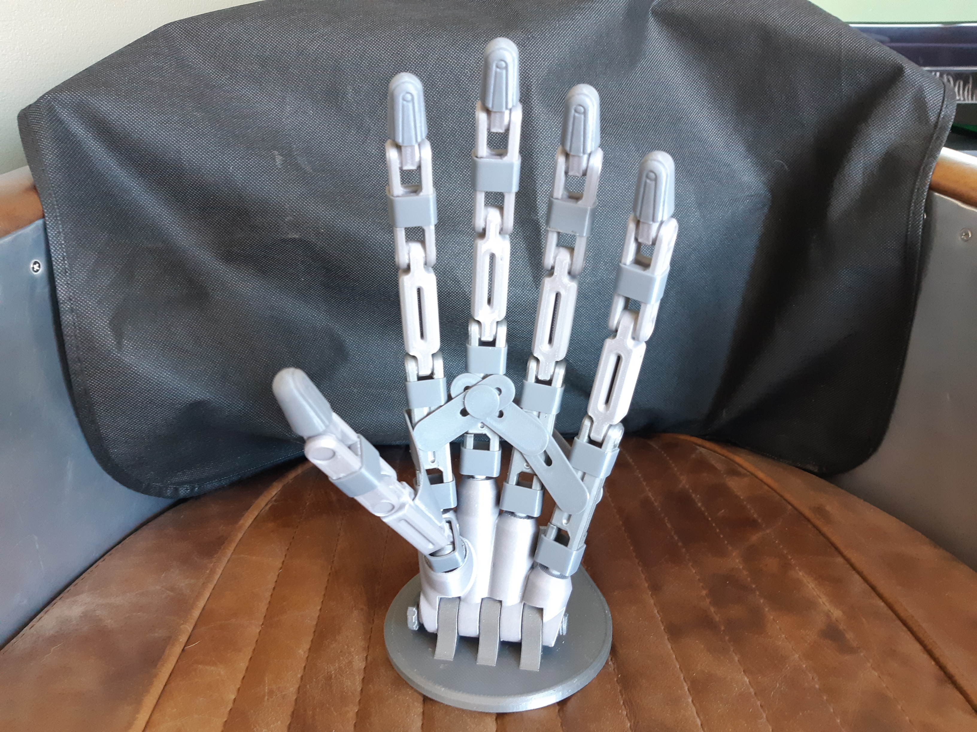 Miniatura 6 do modelo 3D Robot Hand - Stand