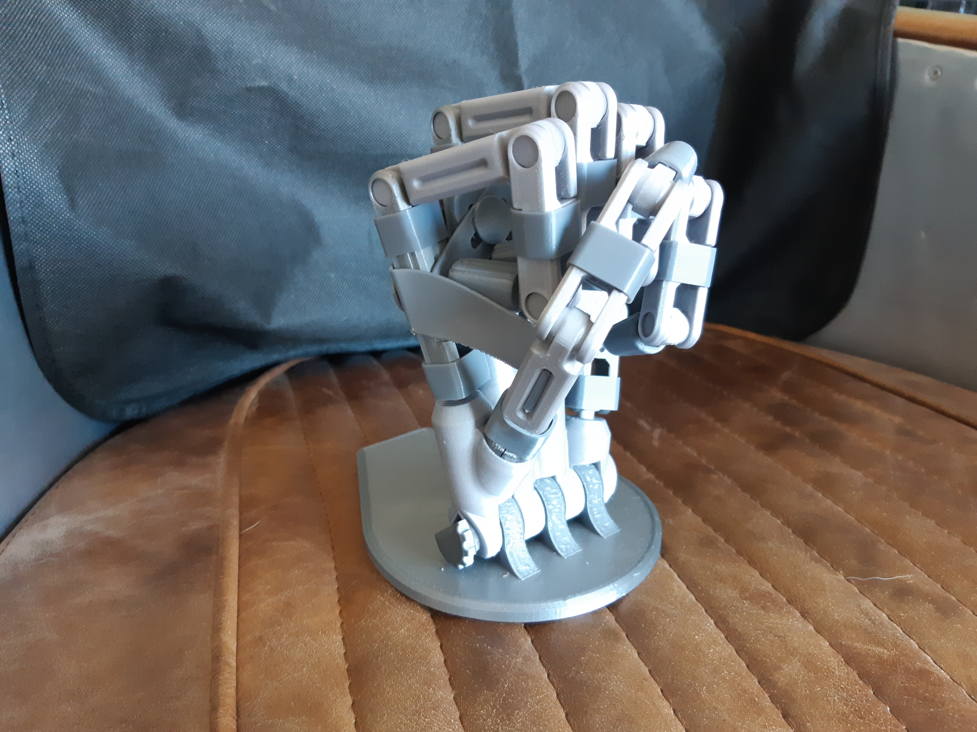 Miniatura 5 do modelo 3D Robot Hand - Stand