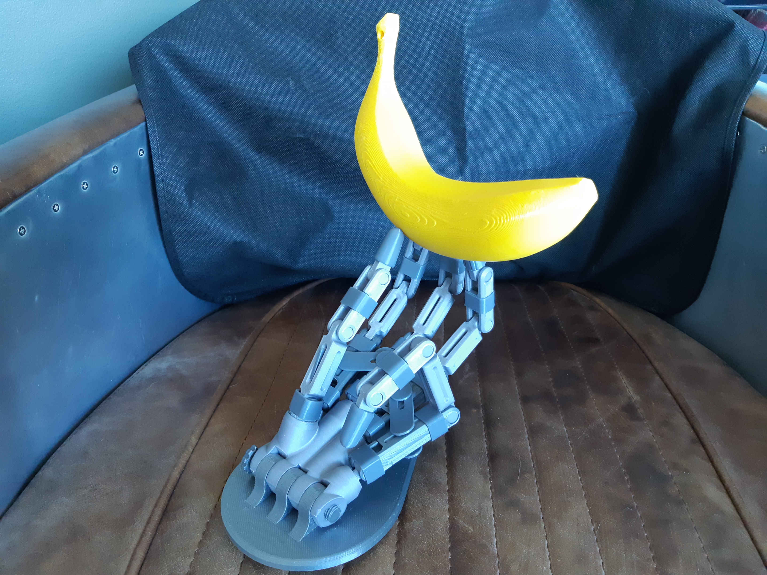 Miniatura 2 do modelo 3D Robot Hand - Stand